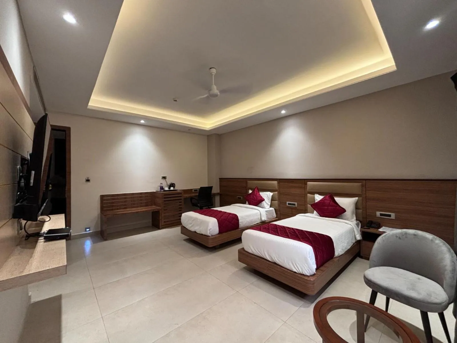 Photo of the whole room, Bed in Rohika AAU-IGH