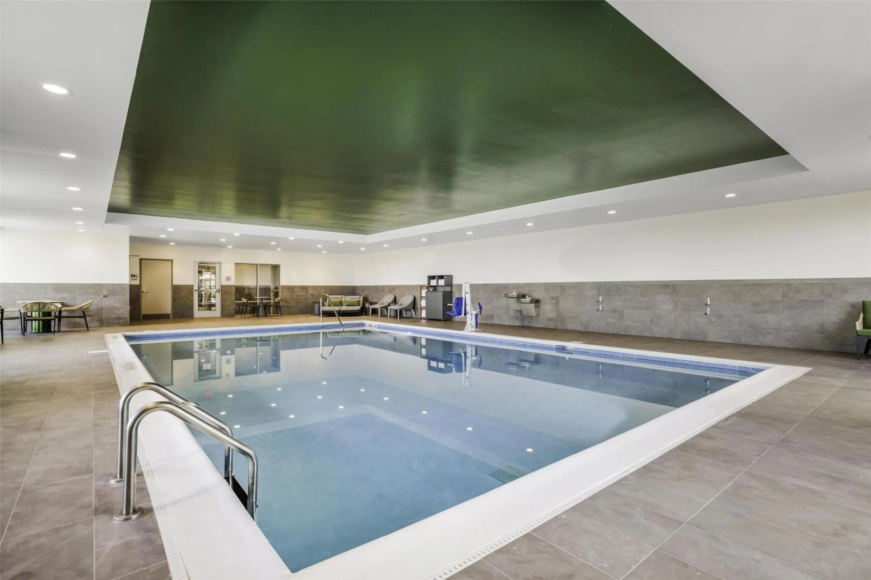 Pool view in Hampton Inn Aurora Medical Center Denver