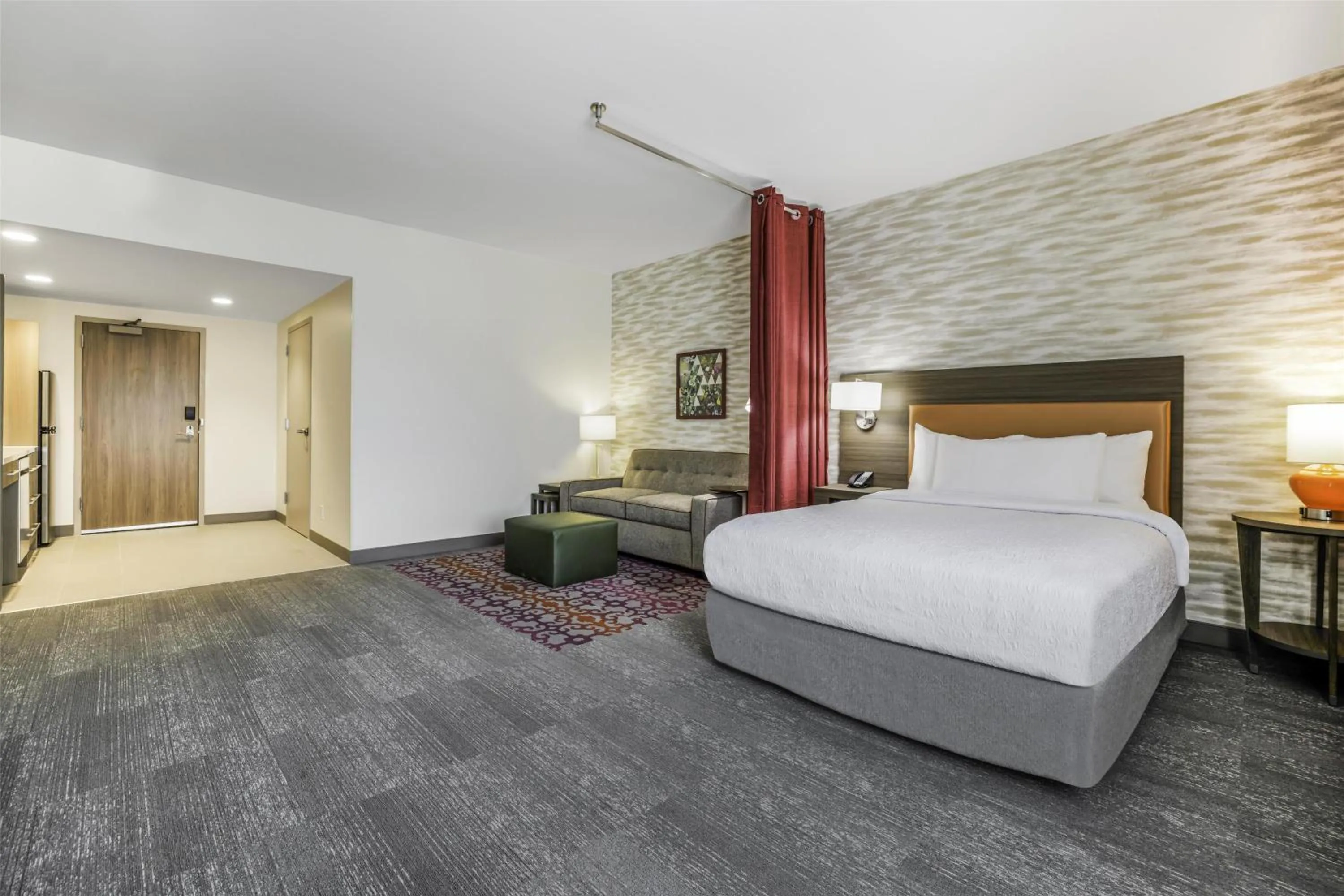 Living room, Bed in Home2 Suites By Hilton Aurora Medical Center Denver