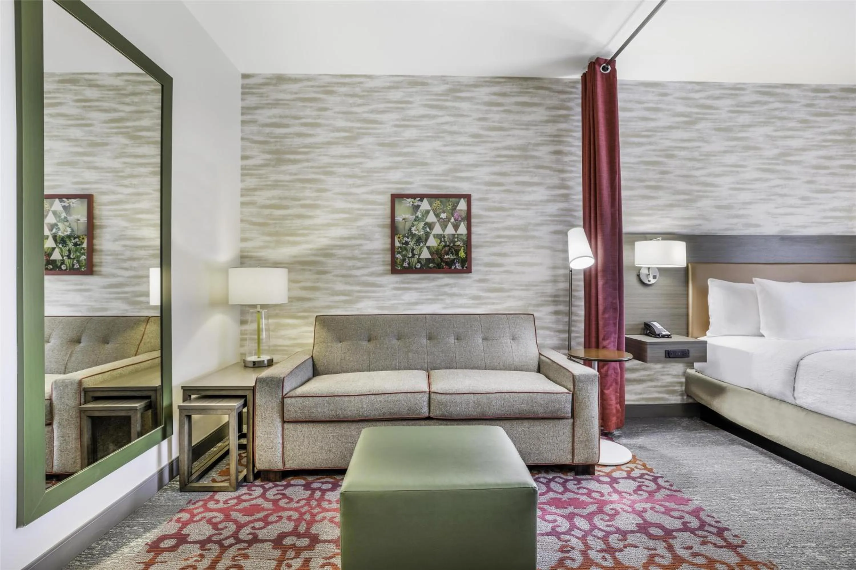 Living room, Bed in Home2 Suites By Hilton Aurora Medical Center Denver