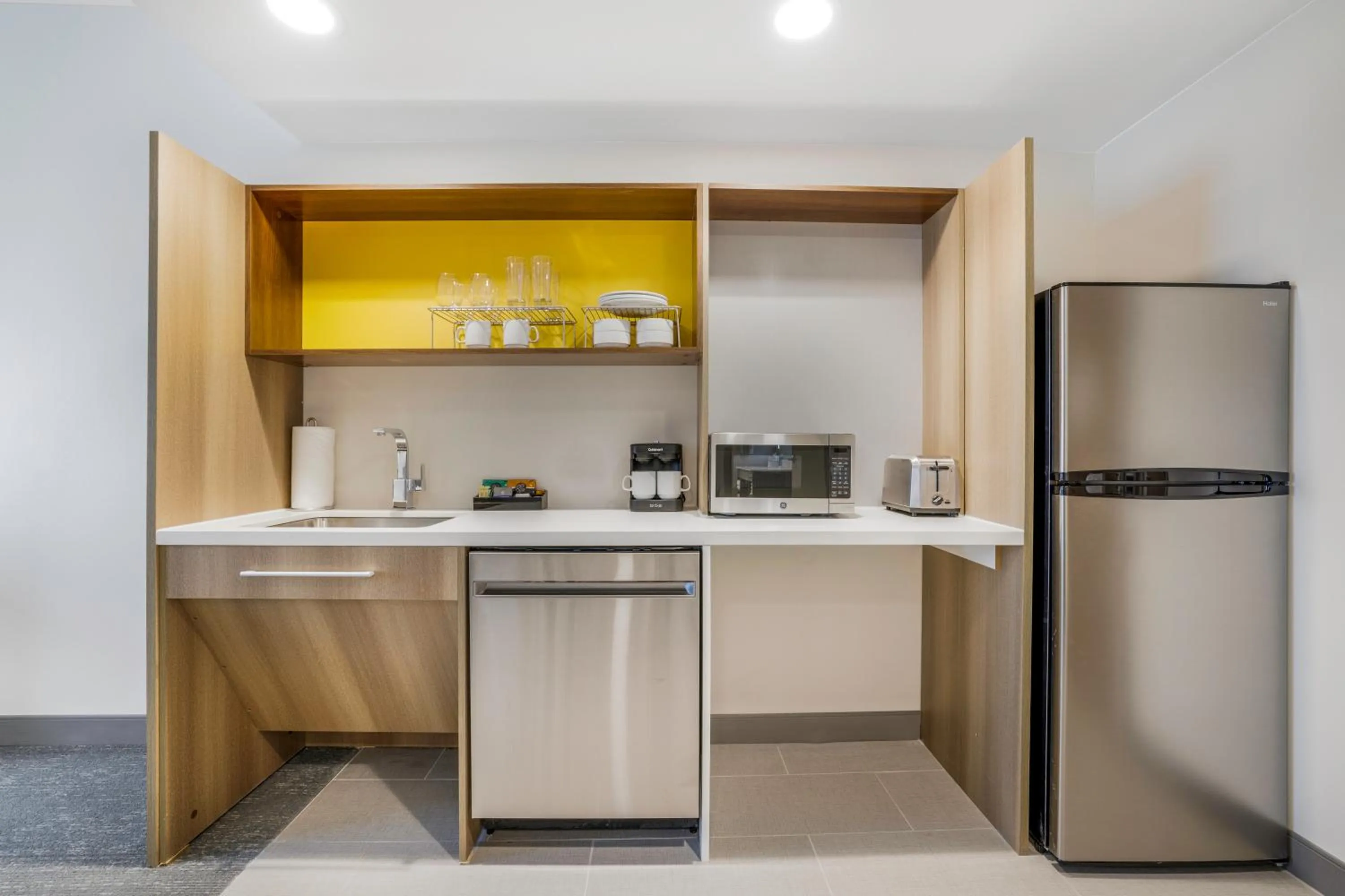 kitchen in Home2 Suites By Hilton Aurora Medical Center Denver