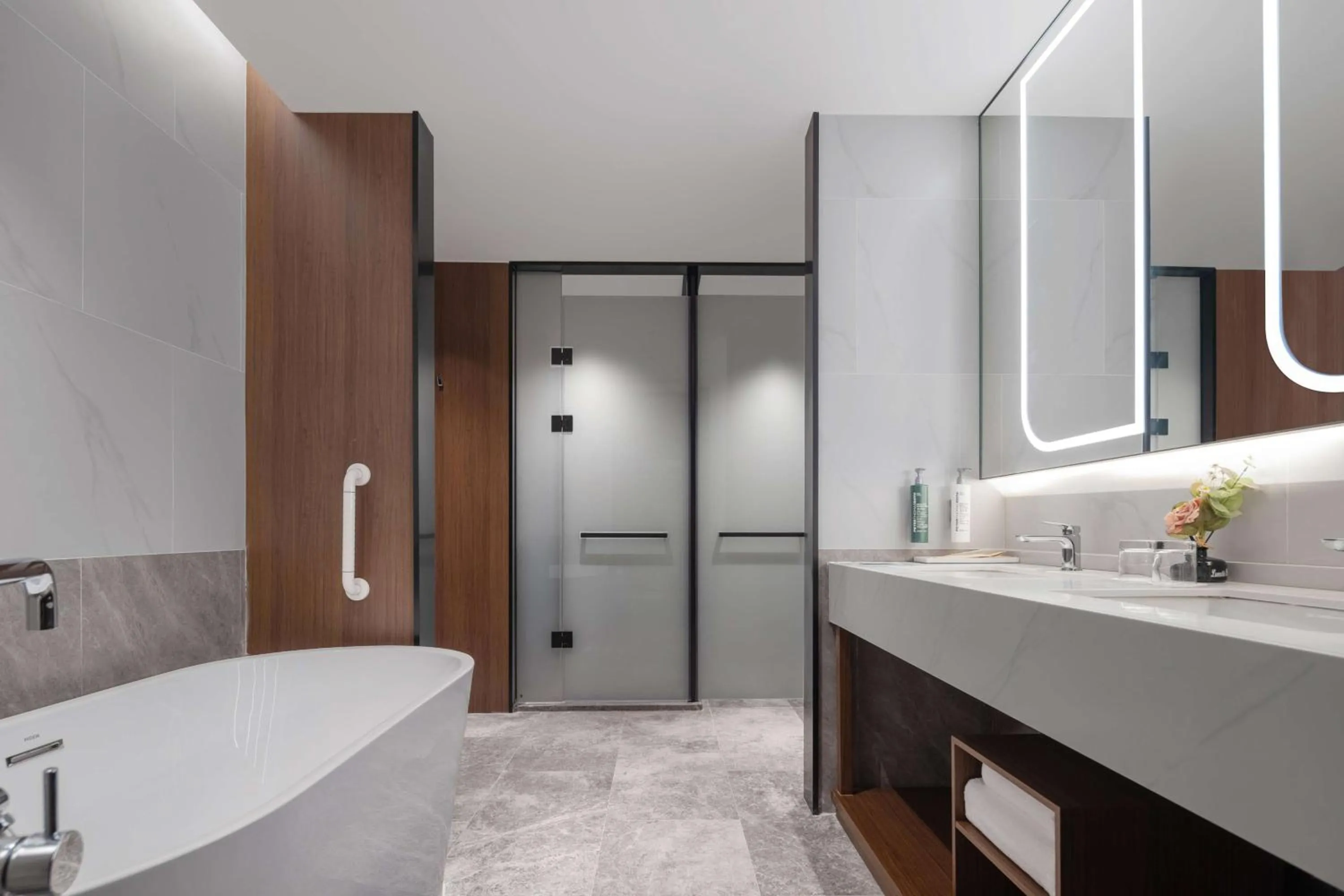 Bathroom in Hilton Garden Inn Yichang Yiling