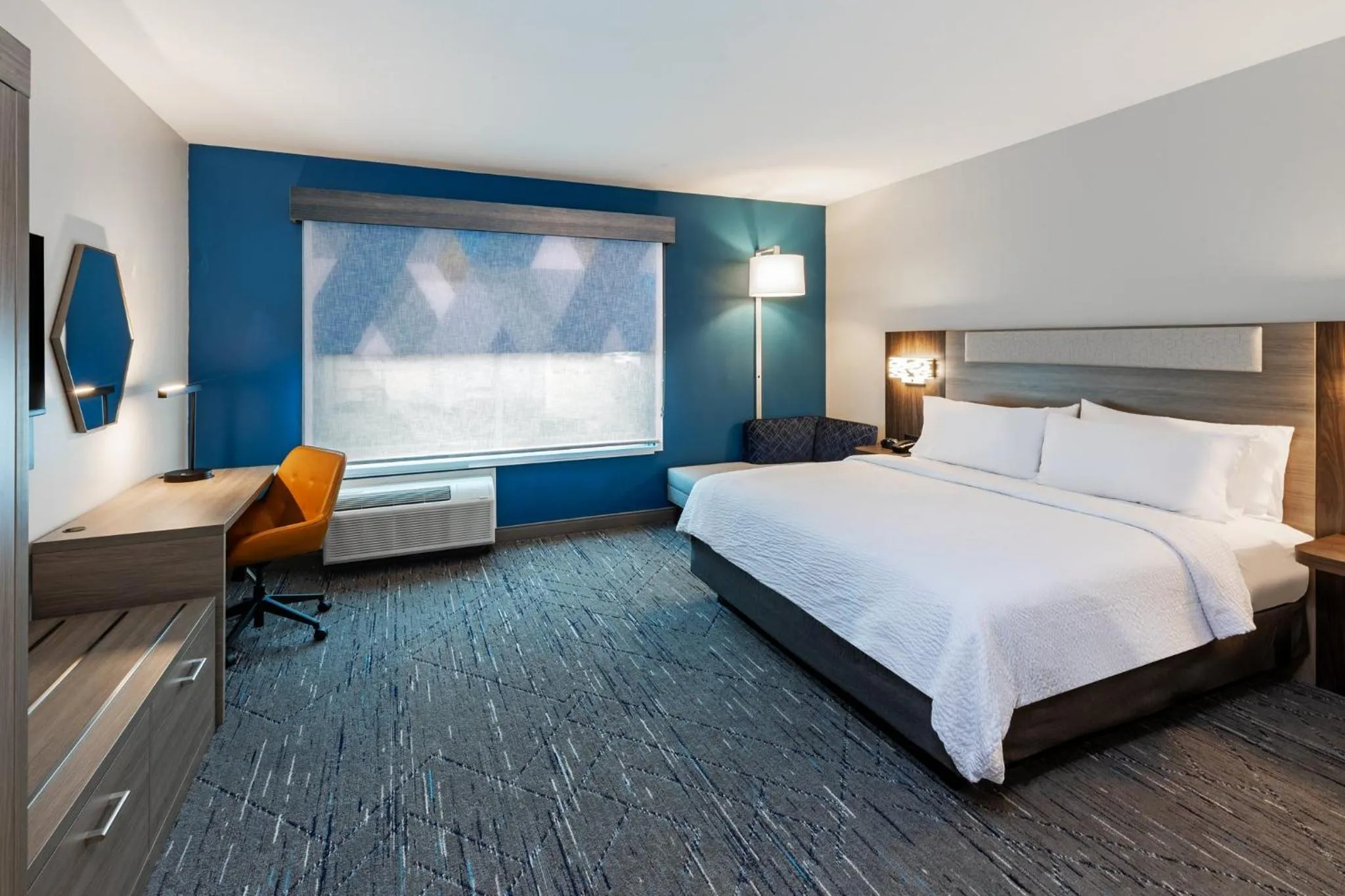 Photo of the whole room, Bed in Holiday Inn Express & Suites Senatobia I-55 by IHG