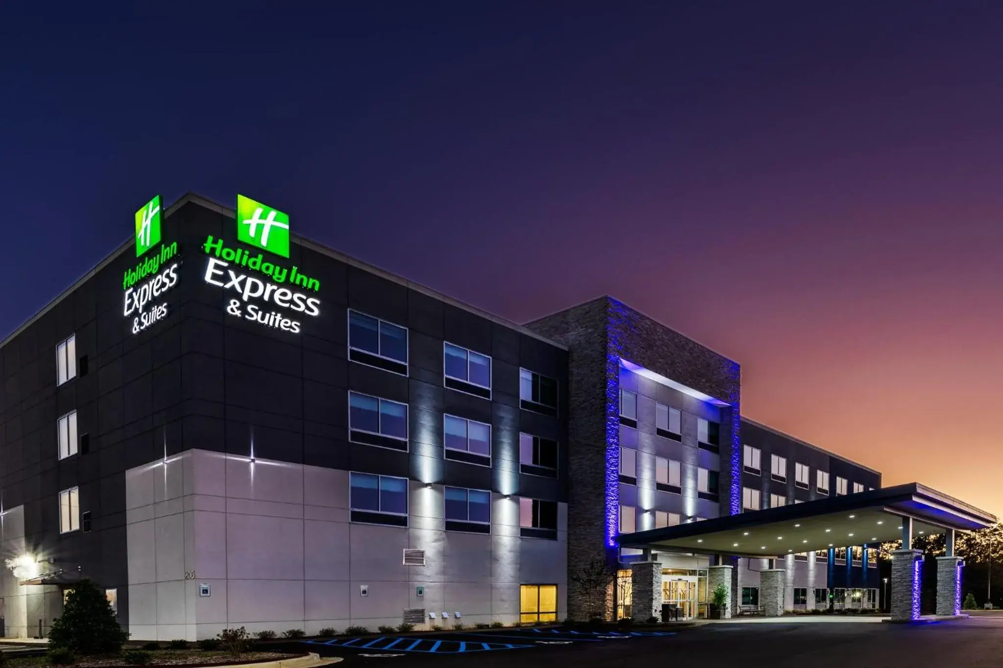 Property building in Holiday Inn Express & Suites Senatobia I-55 by IHG Property building in Holiday Inn Express & Suites Senatobia I-55 by IHG