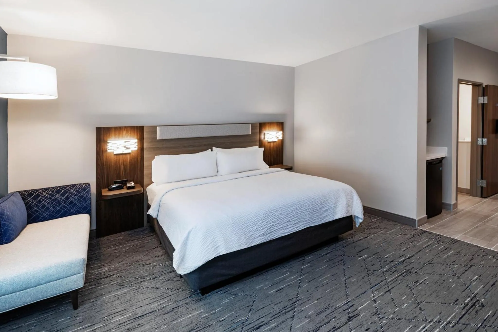 Photo of the whole room, Bed in Holiday Inn Express & Suites Senatobia I-55 by IHG