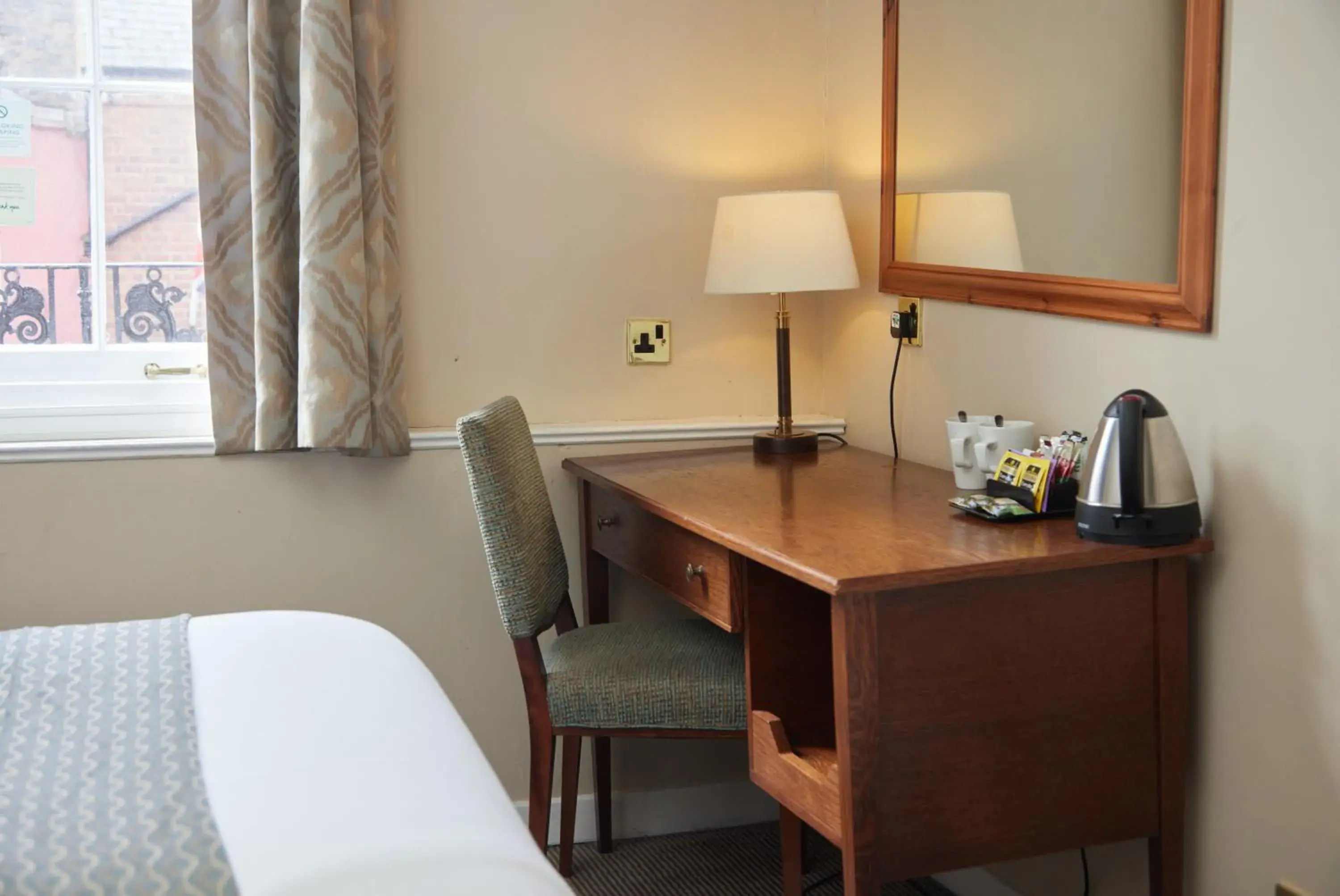 Twin Room in Cock Hotel by Greene King Inns Twin Room in Cock Hotel by Greene King Inns