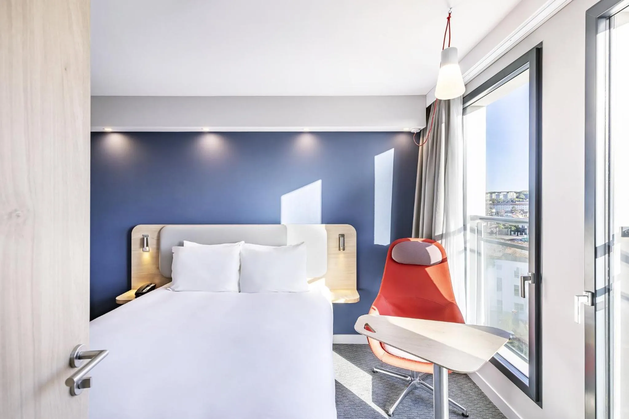 Photo of the whole room, Bed in Holiday Inn Express Paris - Poissy by IHG