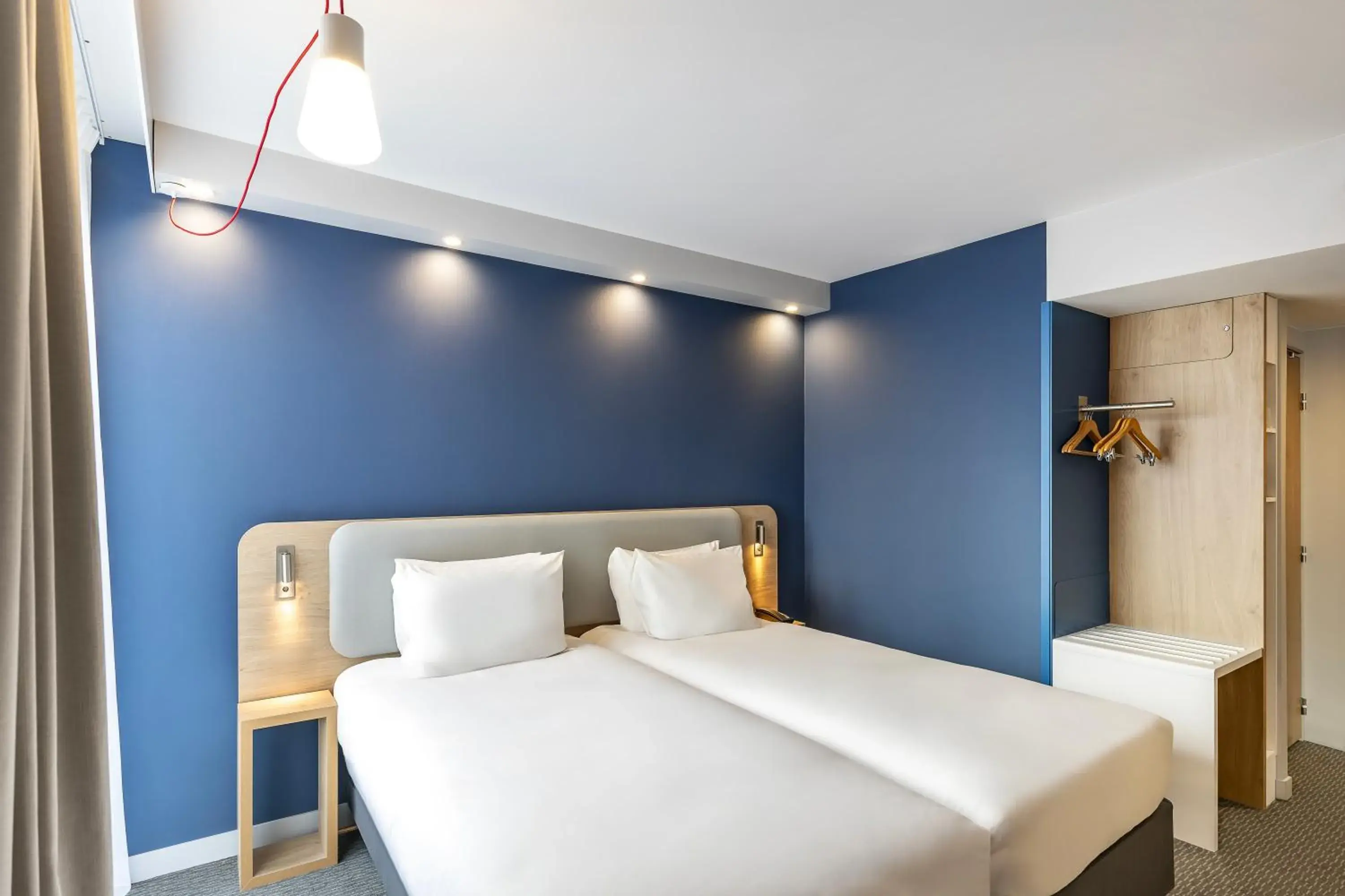 Bedroom, Bed in Holiday Inn Express Paris - Poissy by IHG Bedroom, Bed in Holiday Inn Express Paris - Poissy by IHG