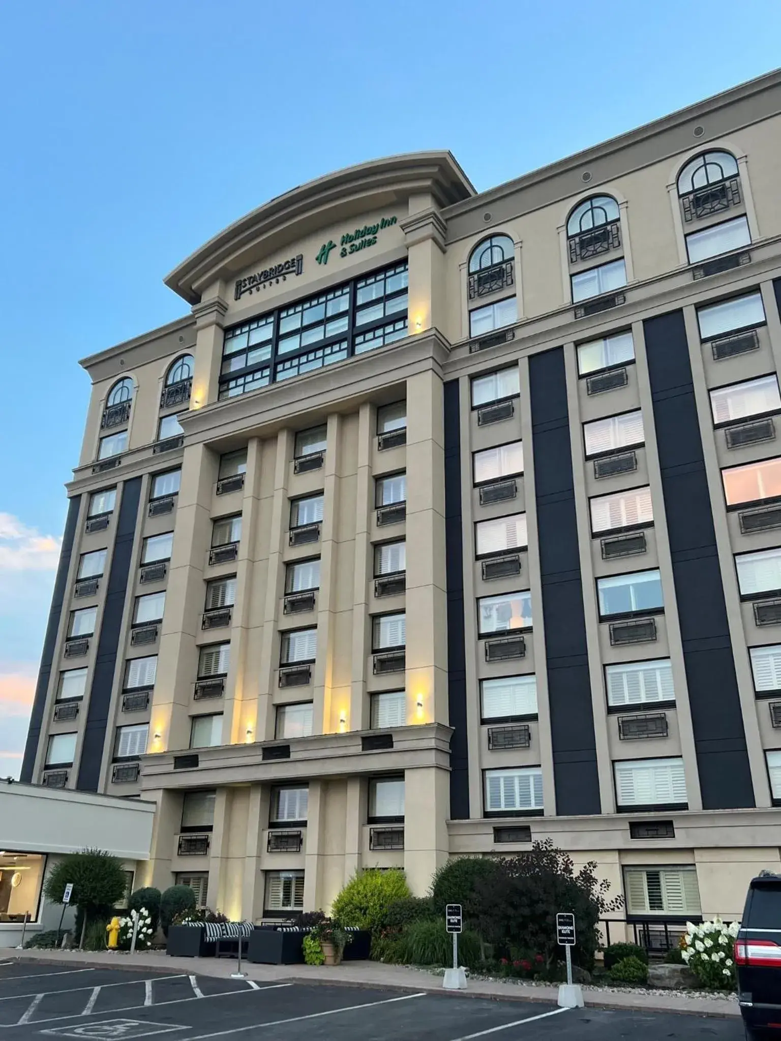 Property building in Staybridge Suites St. Catharines Conf Ctr by IHG Property building in Staybridge Suites St. Catharines Conf Ctr by IHG