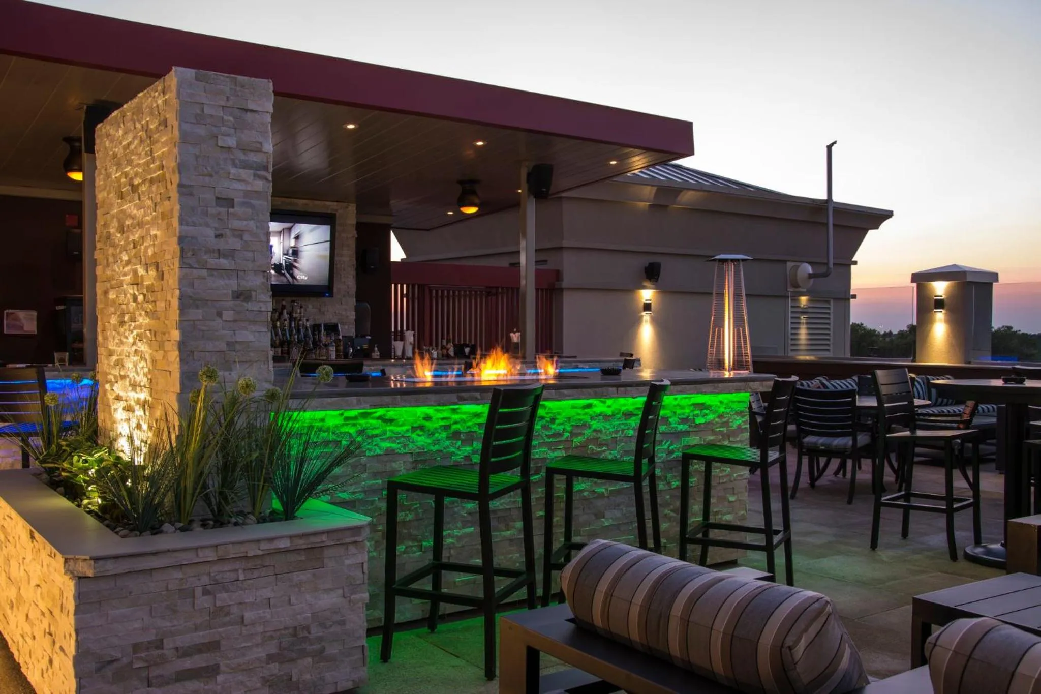 Lounge or bar in Staybridge Suites St. Catharines Conf Ctr by IHG