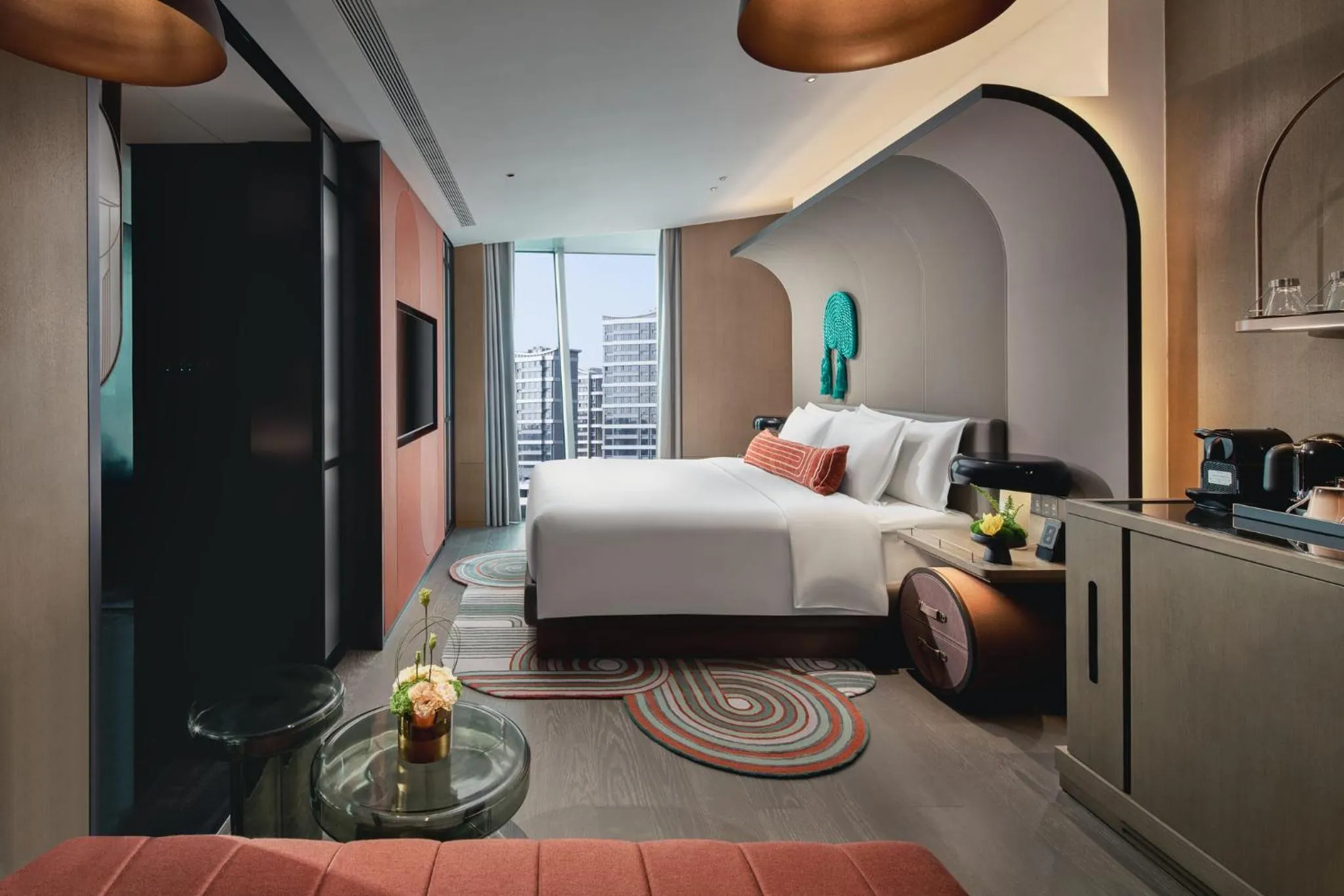 Photo of the whole room, Bed in Hotel Indigo Ningbo Riverside by IHG