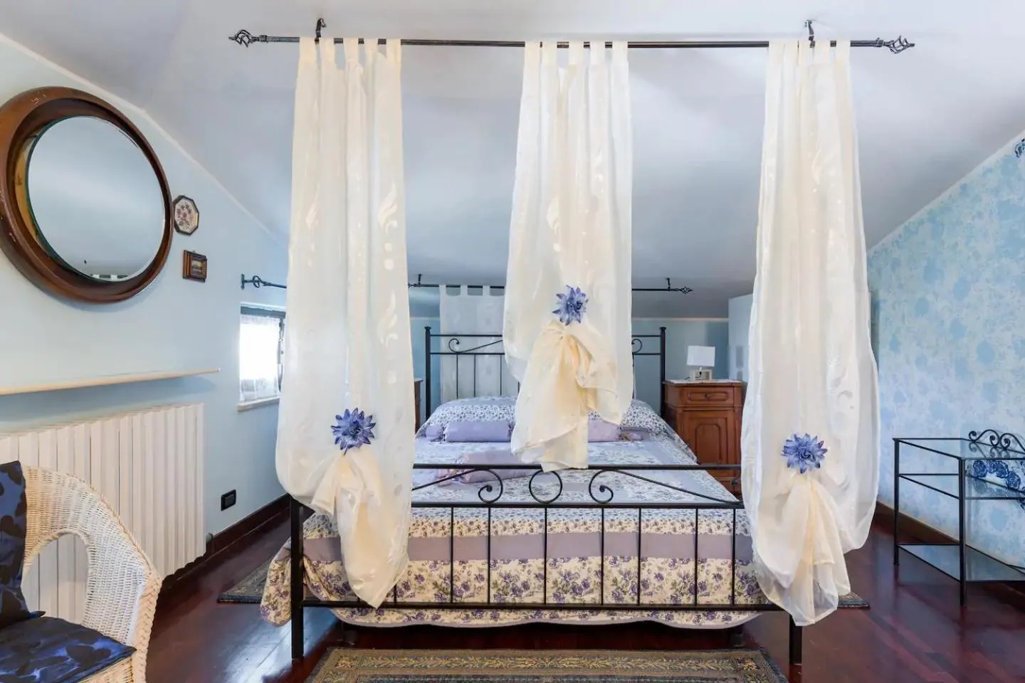 Bedroom, Bed in Au Jardin fleuri