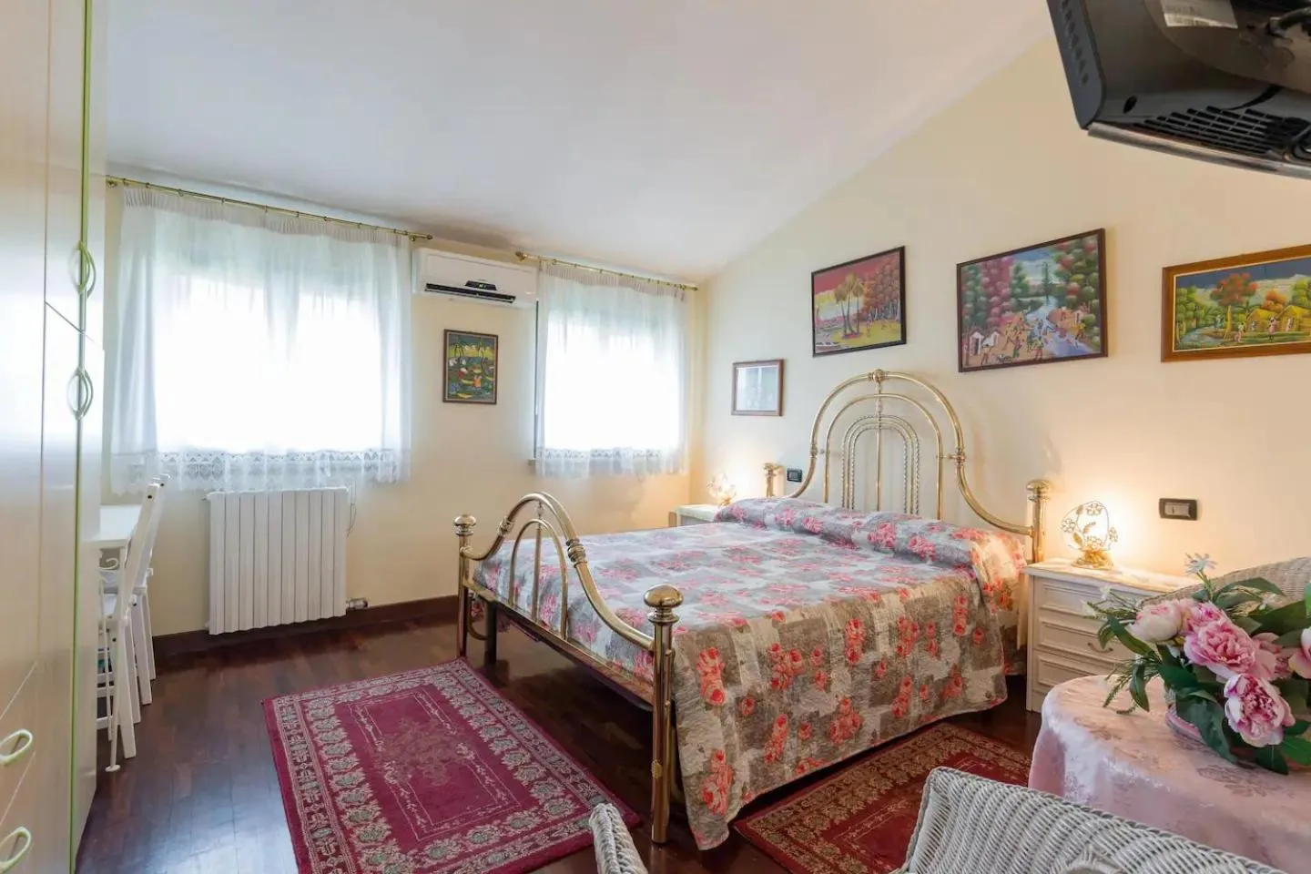 Bedroom, Bed in Au Jardin fleuri