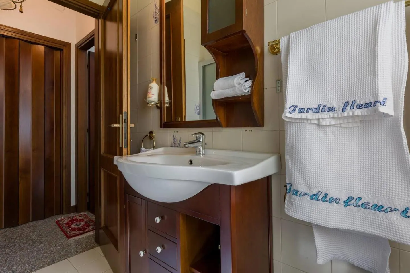Shower in Au Jardin fleuri