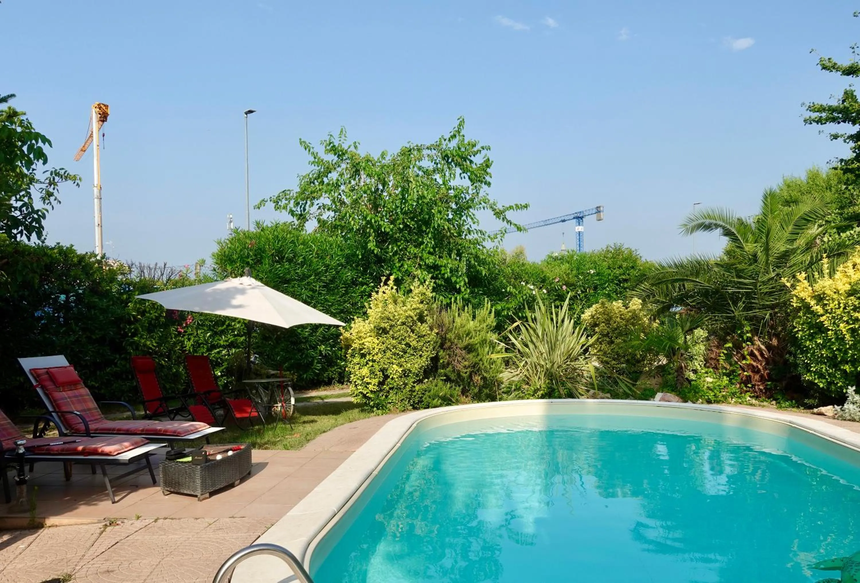 Swimming pool in Au Jardin fleuri