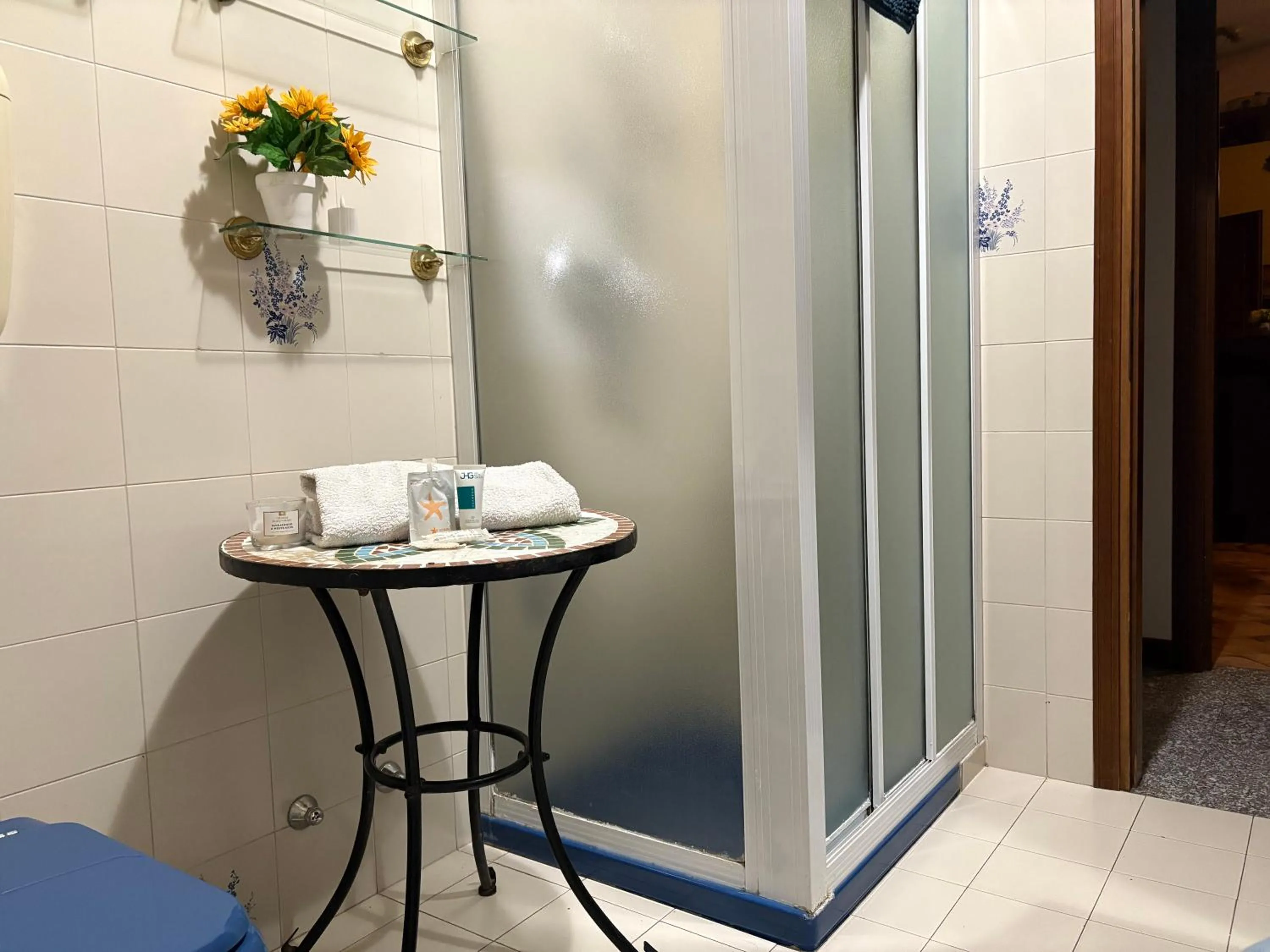 Bathroom in Au Jardin fleuri