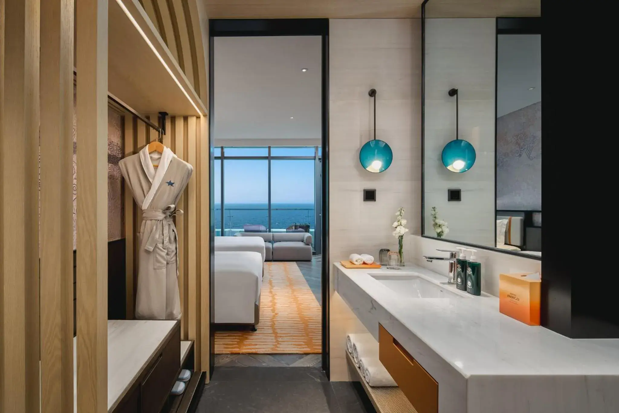 Photo of the whole room, Bed in Hotel Indigo Yantai Golden Coast by IHG Photo of the whole room, Bed in Hotel Indigo Yantai Golden Coast by IHG