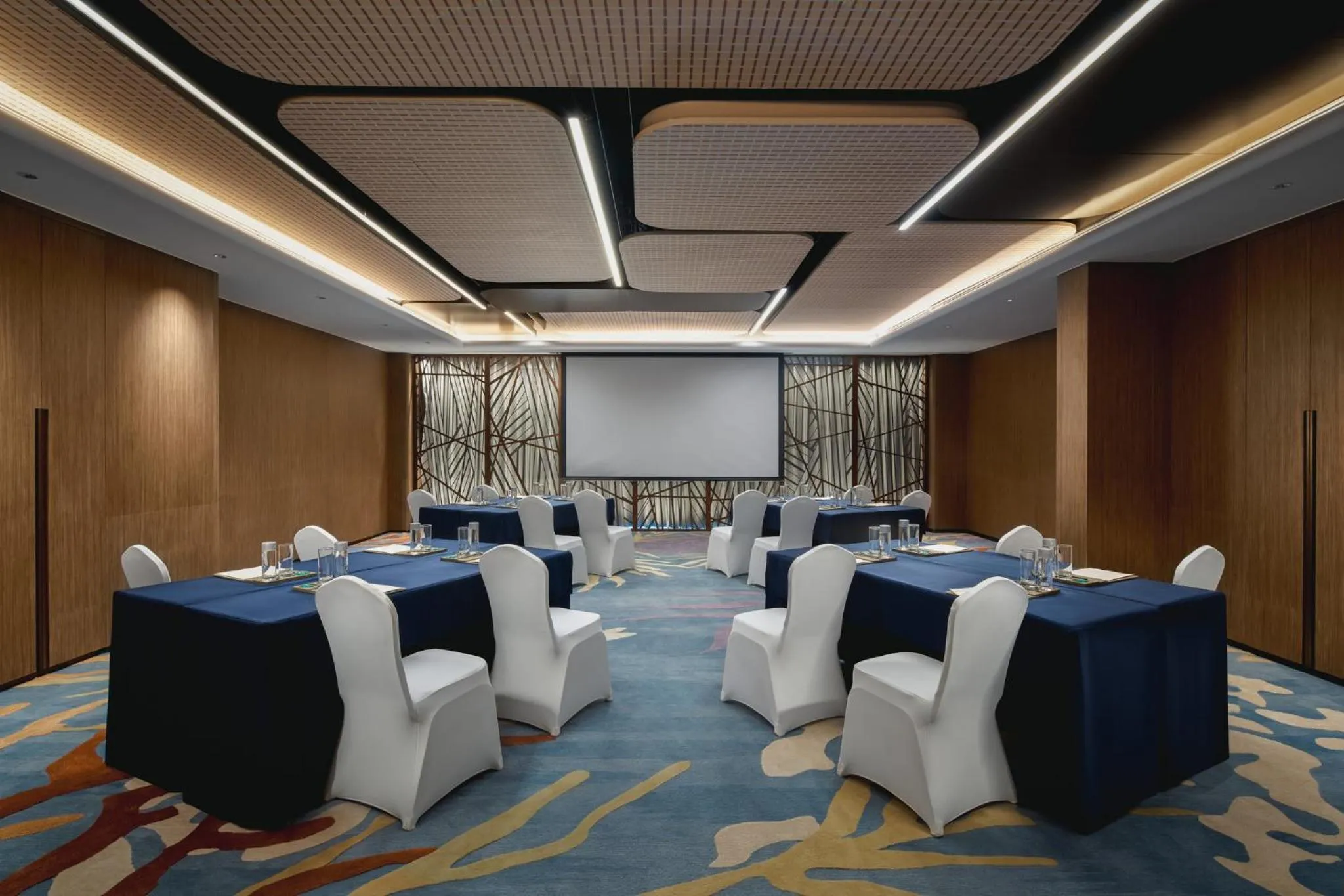 Meeting/conference room in Hotel Indigo Yantai Golden Coast by IHG