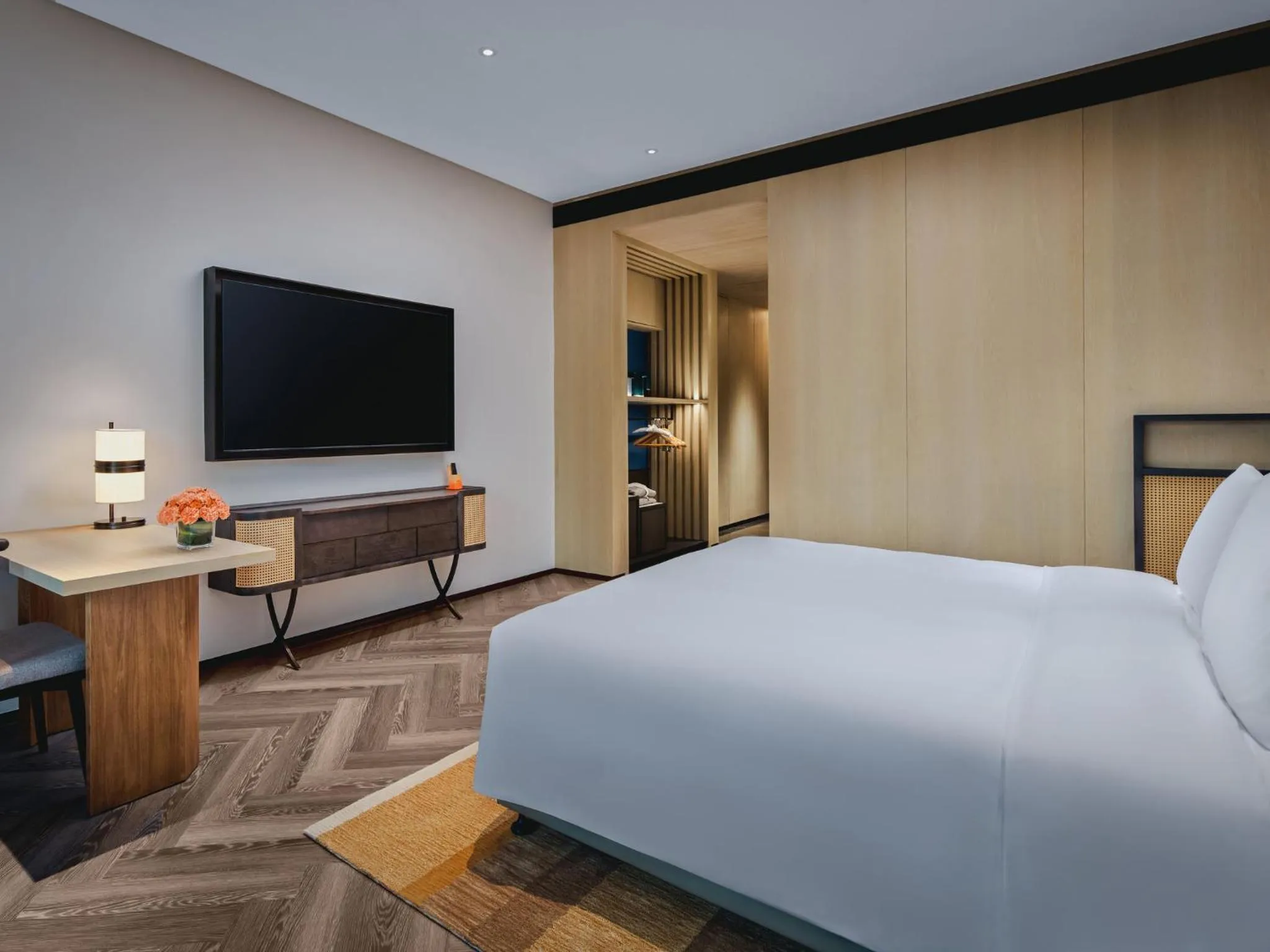 Photo of the whole room, Bed in Hotel Indigo Yantai Golden Coast by IHG