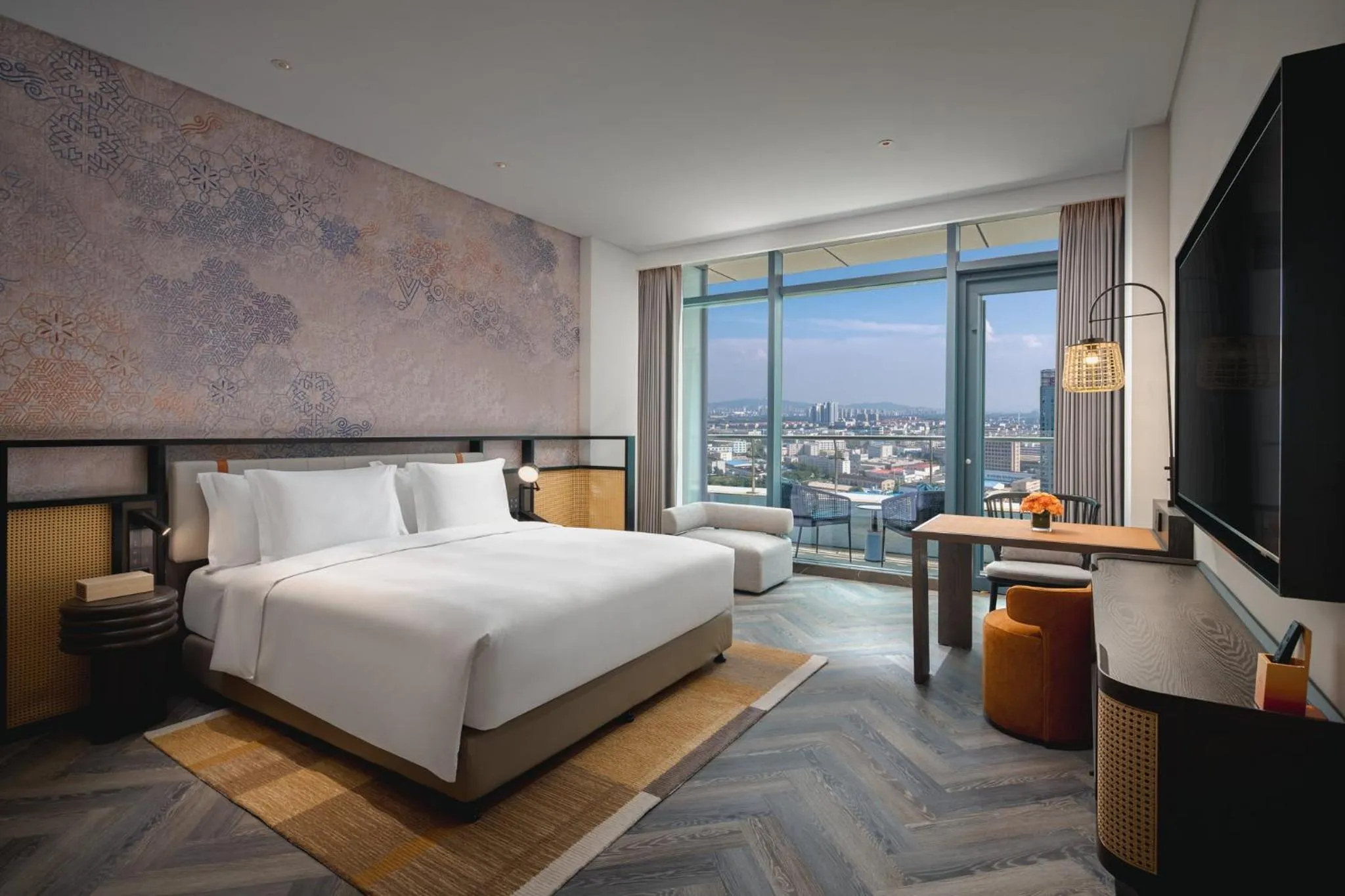 Photo of the whole room, Bed in Hotel Indigo Yantai Golden Coast by IHG