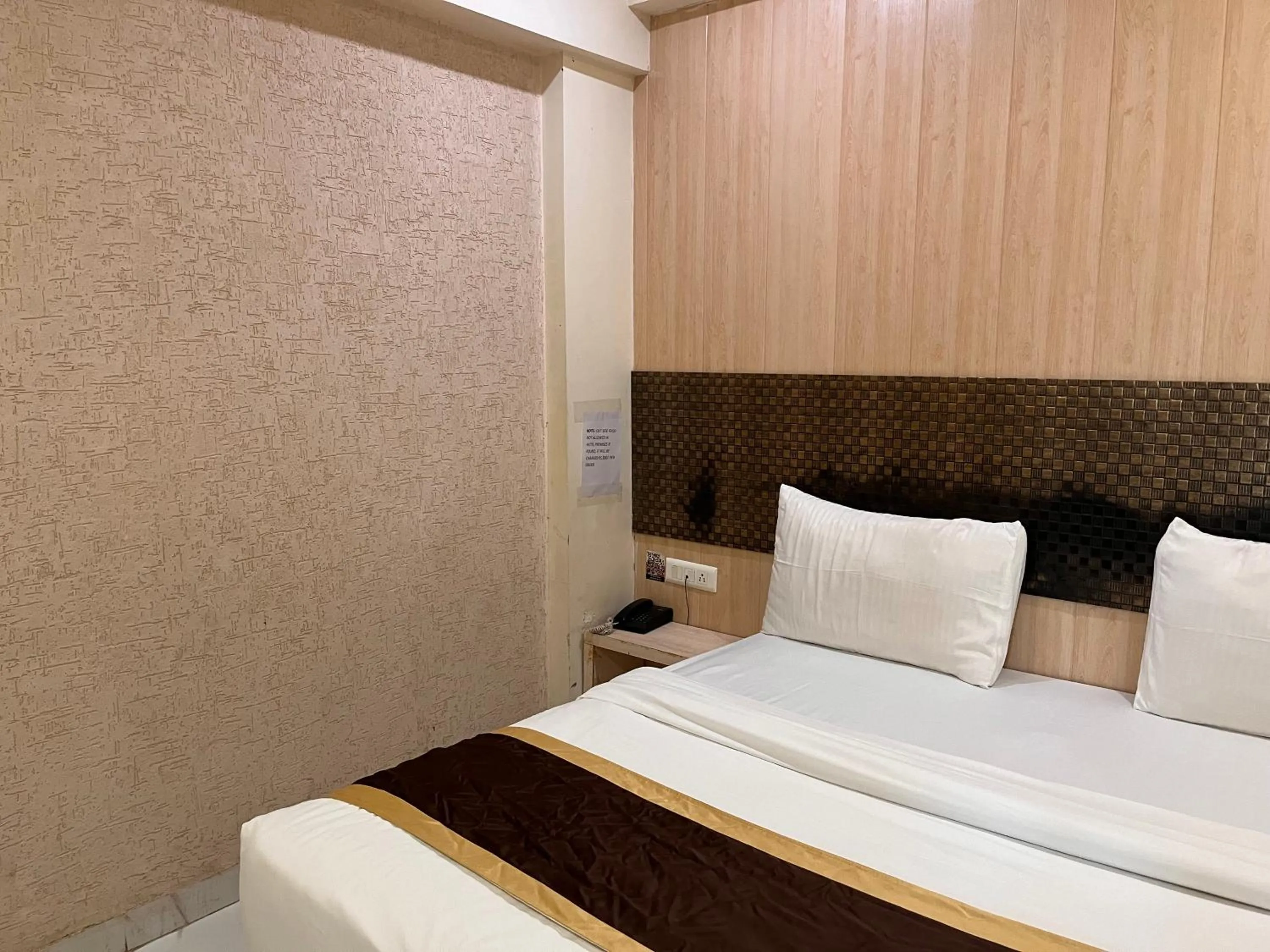 Hotel Ratana International