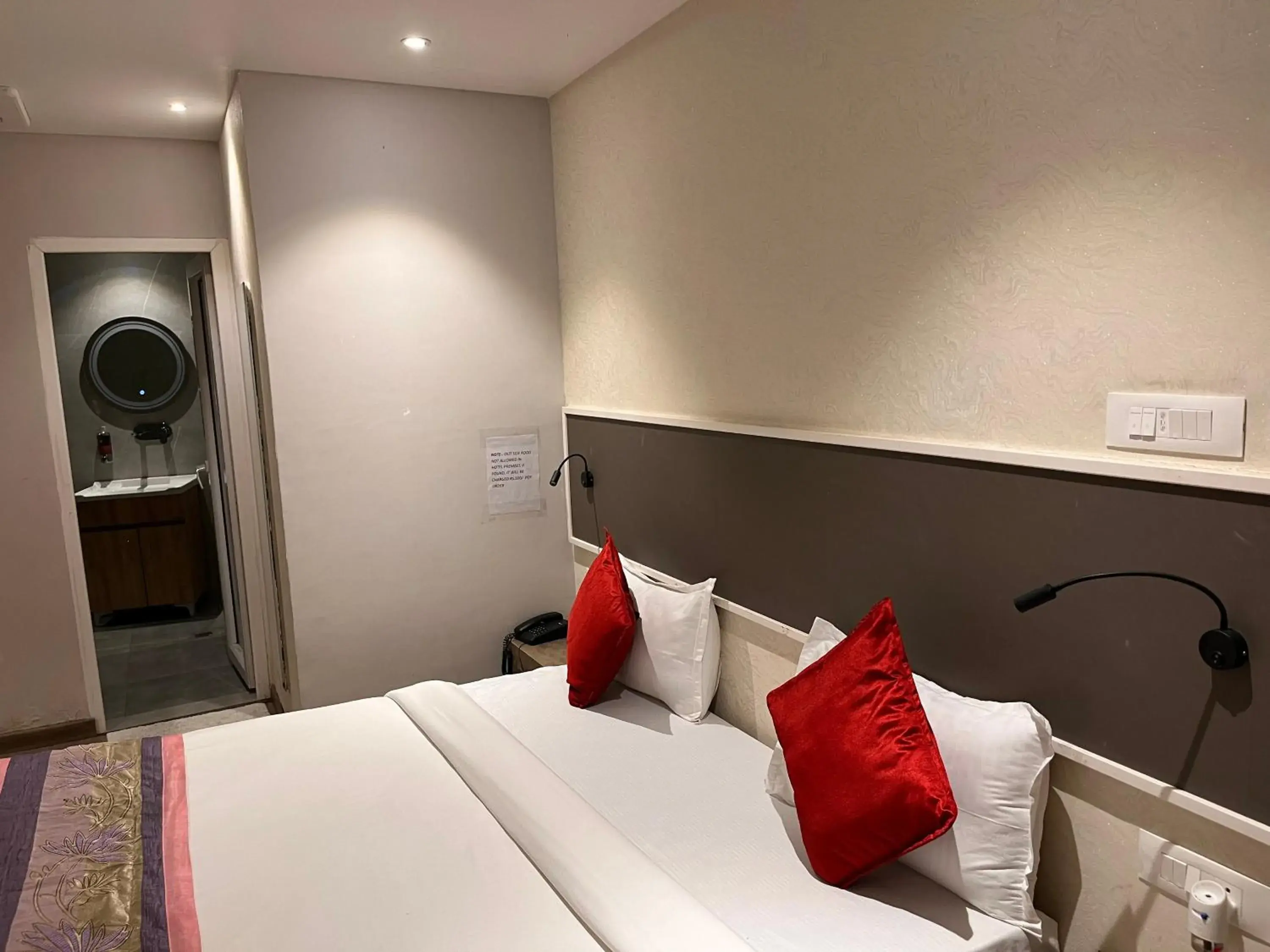 Luxury Triple Room in Hotel Ratana International Luxury Triple Room in Hotel Ratana International