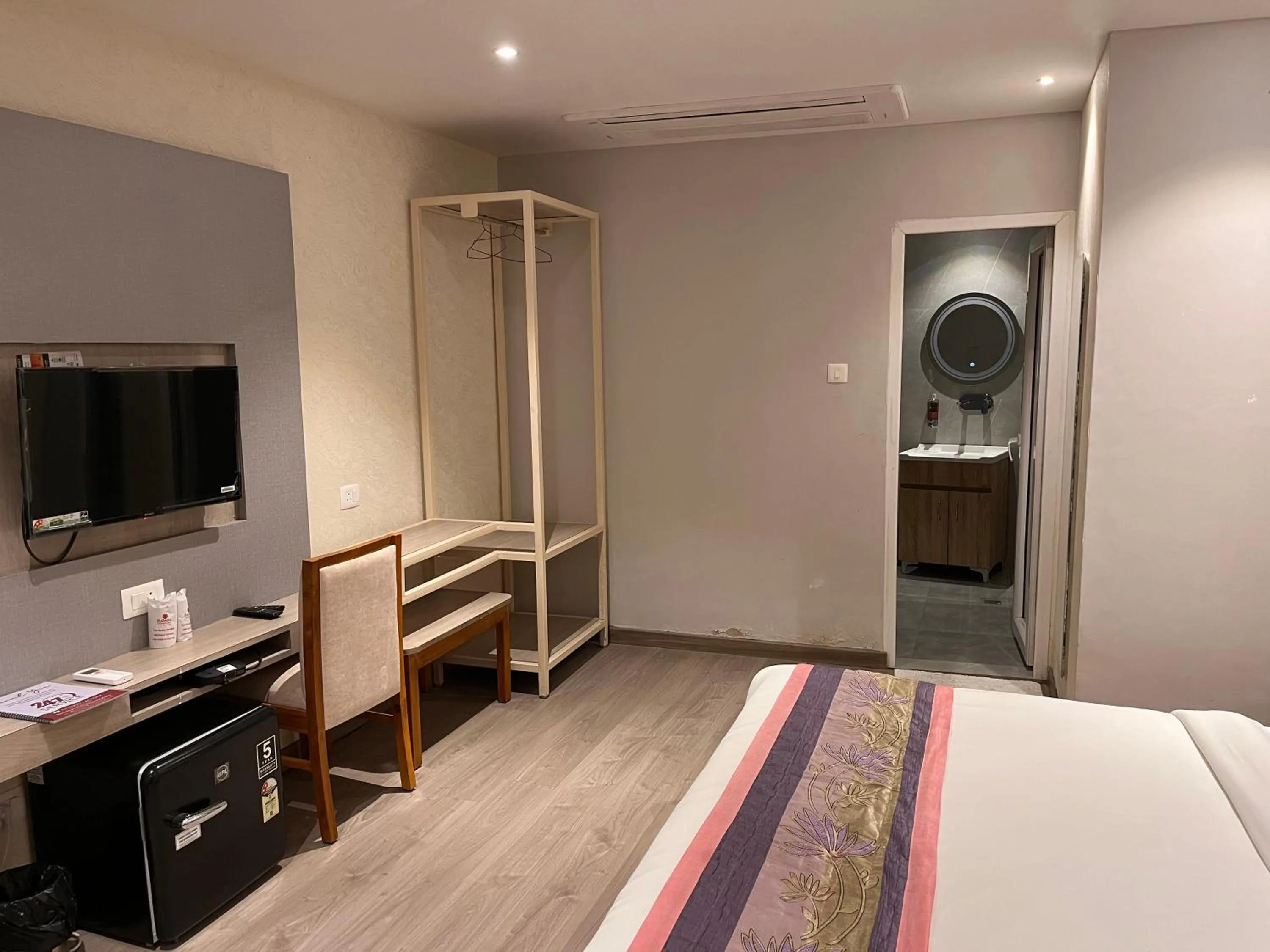 Hotel Ratana International