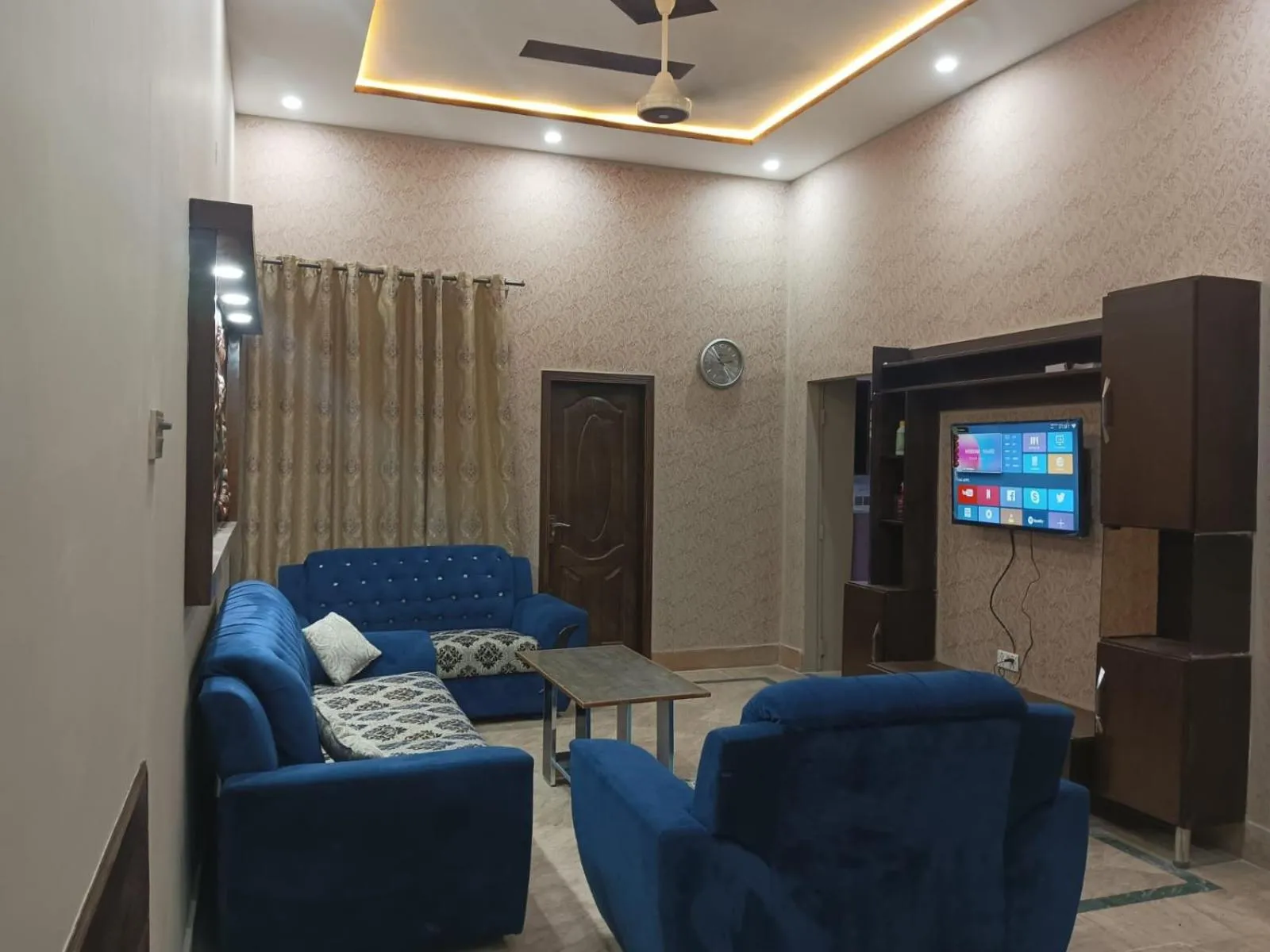 TV and multimedia in AK Hotel Of Guest House