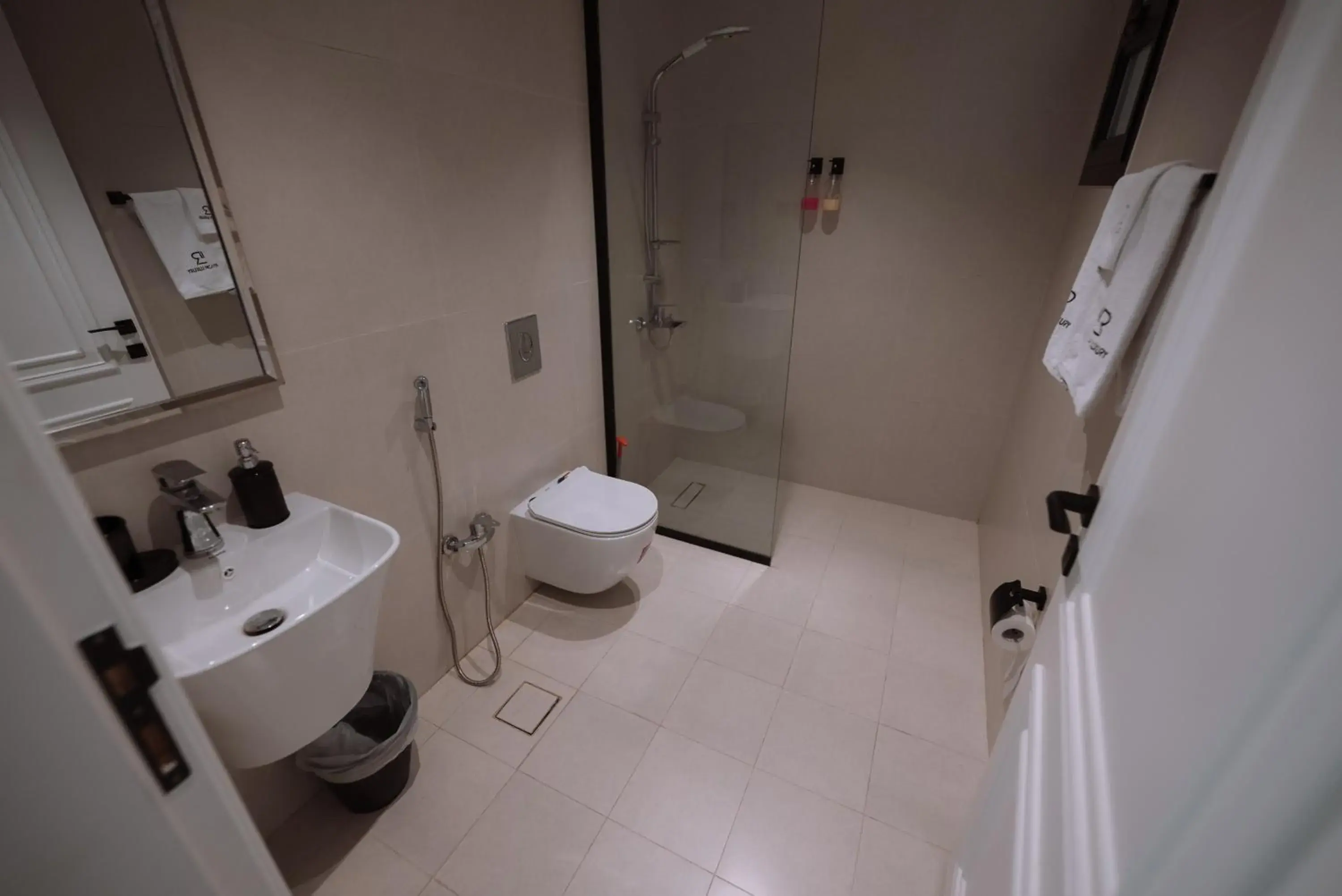 Shower in Riyadh Luxury Hotel Shower in Riyadh Luxury Hotel