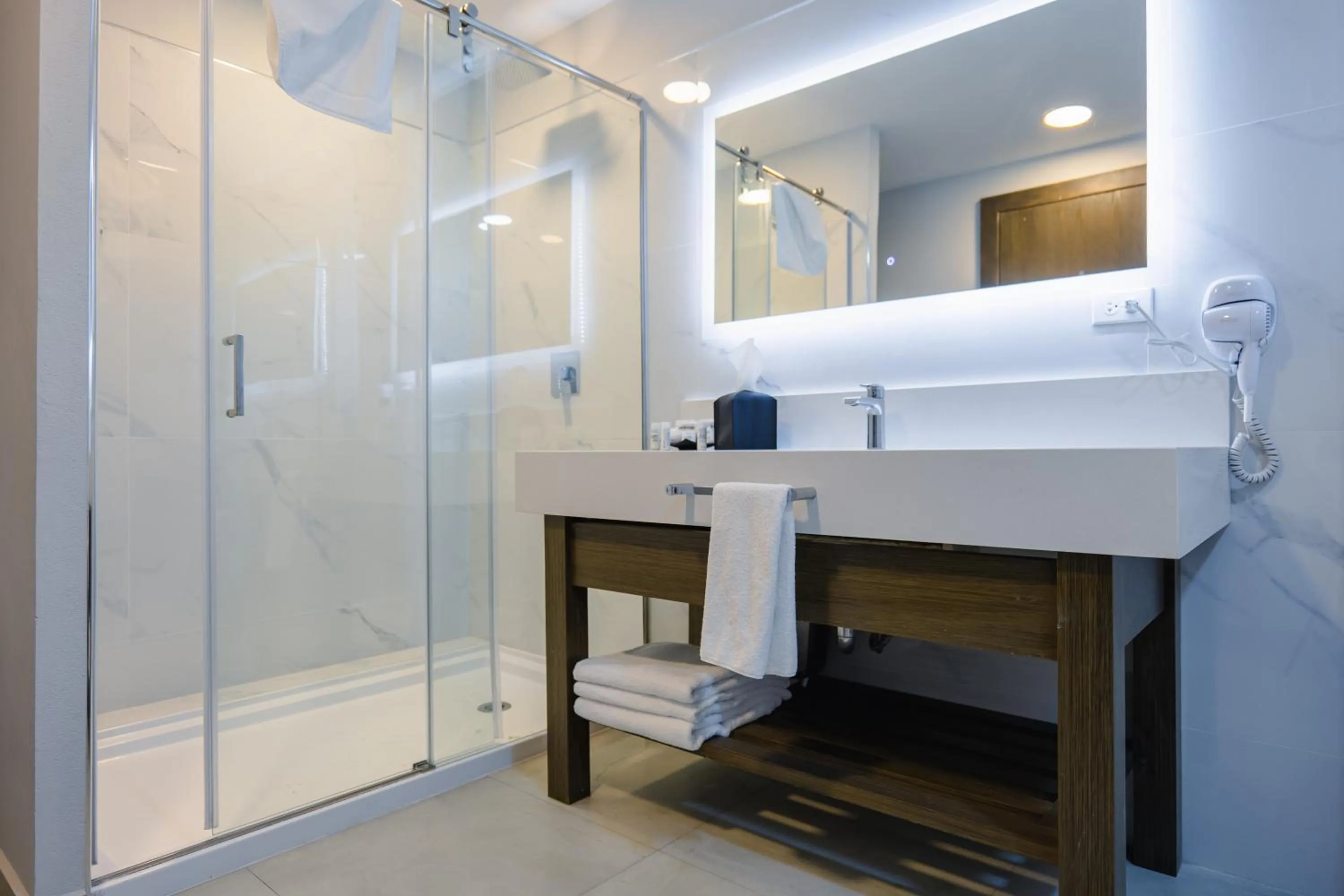 Shower in Esplendor by Wyndham Los Mochis Country Place