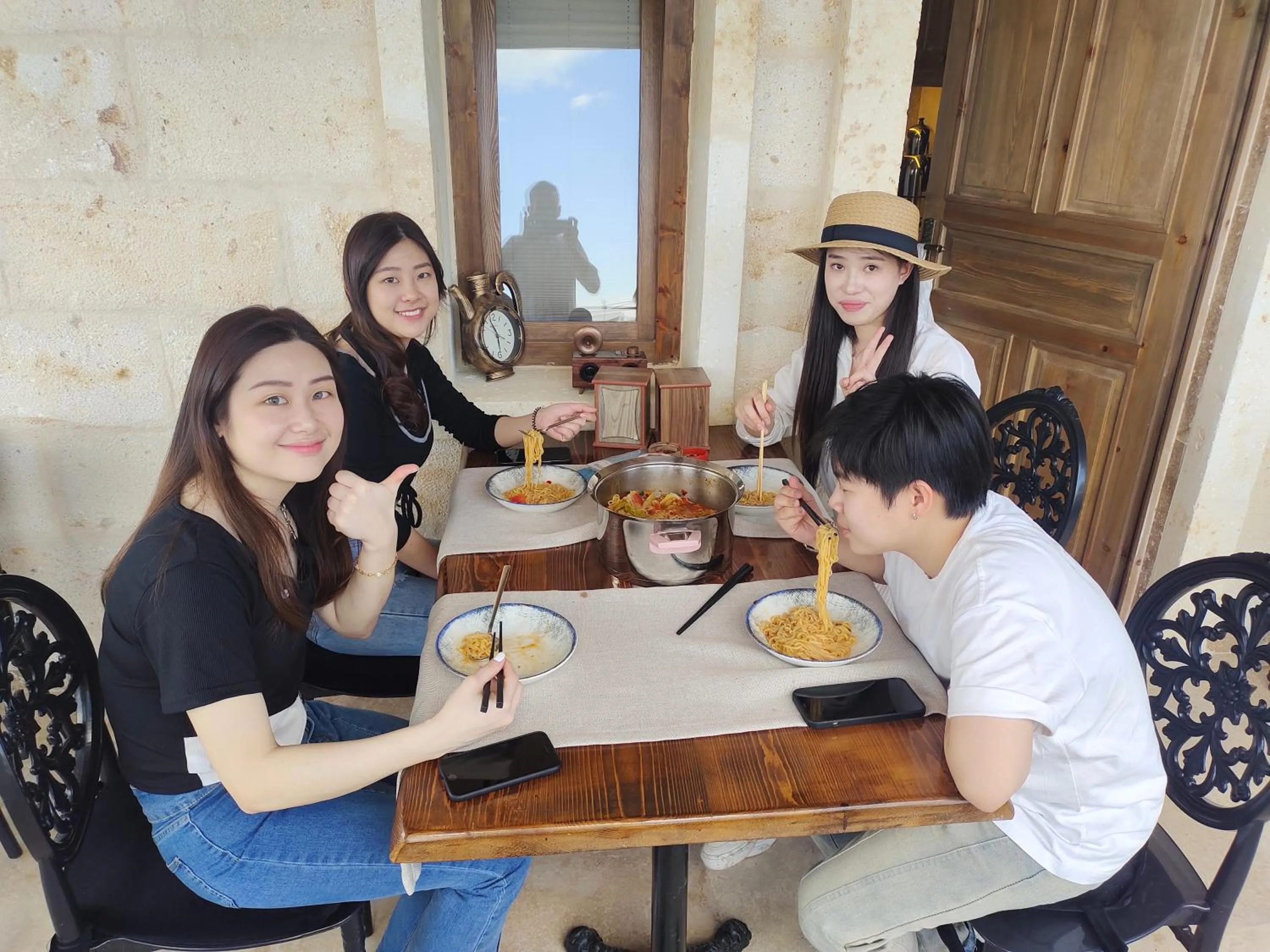 Restaurant/places to eat in Library Cave House