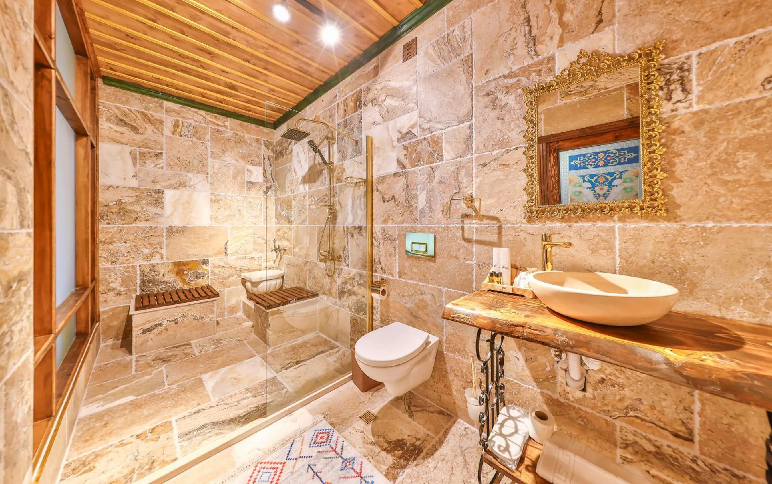Shower in Noble Crown Stone House Cappadocia