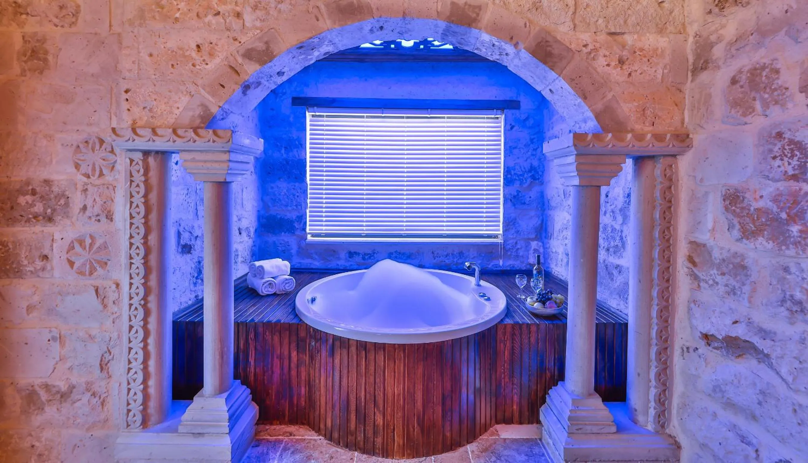 Hot Tub in Noble Crown Stone House Cappadocia