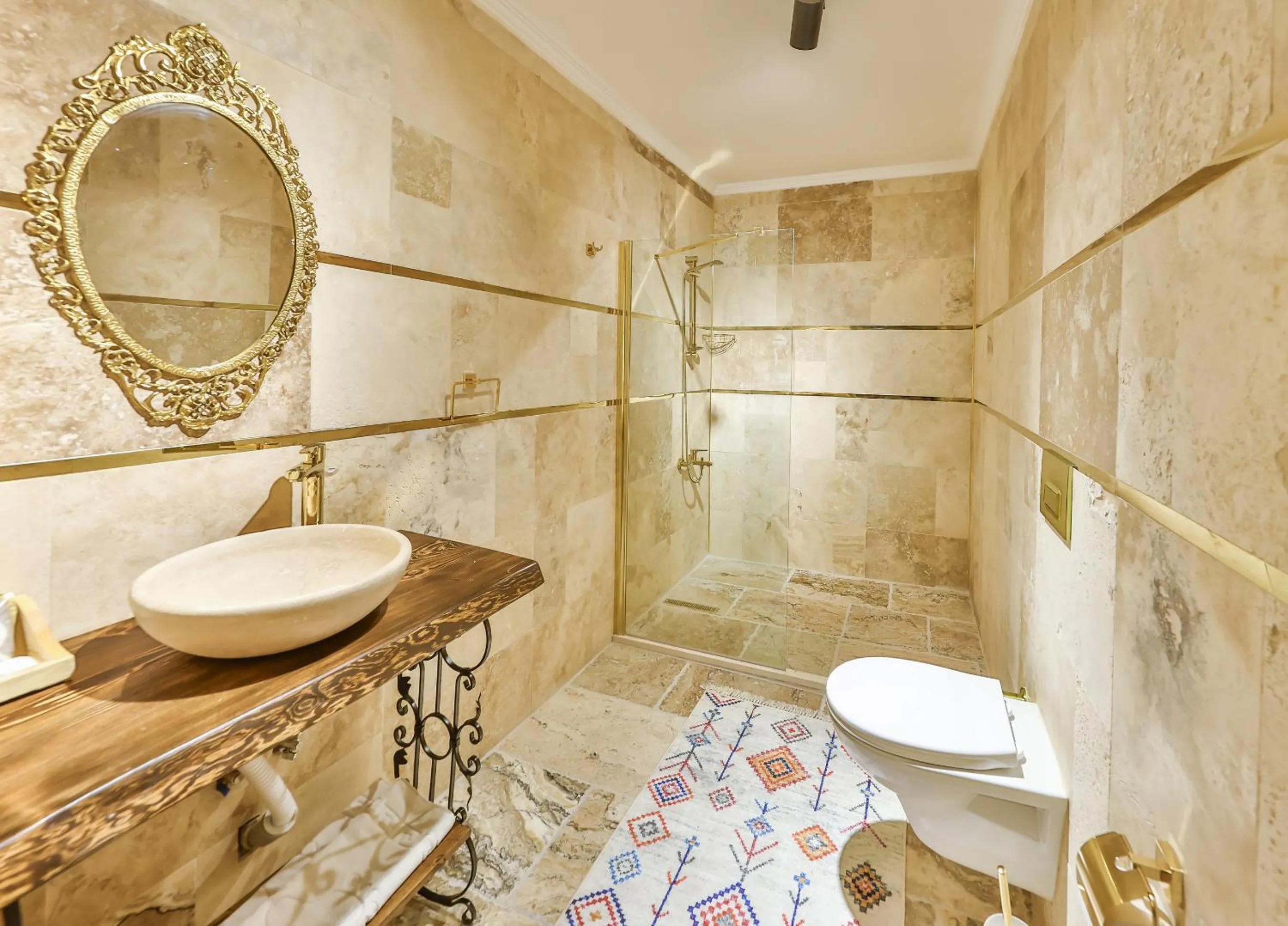 Shower in Noble Crown Stone House Cappadocia