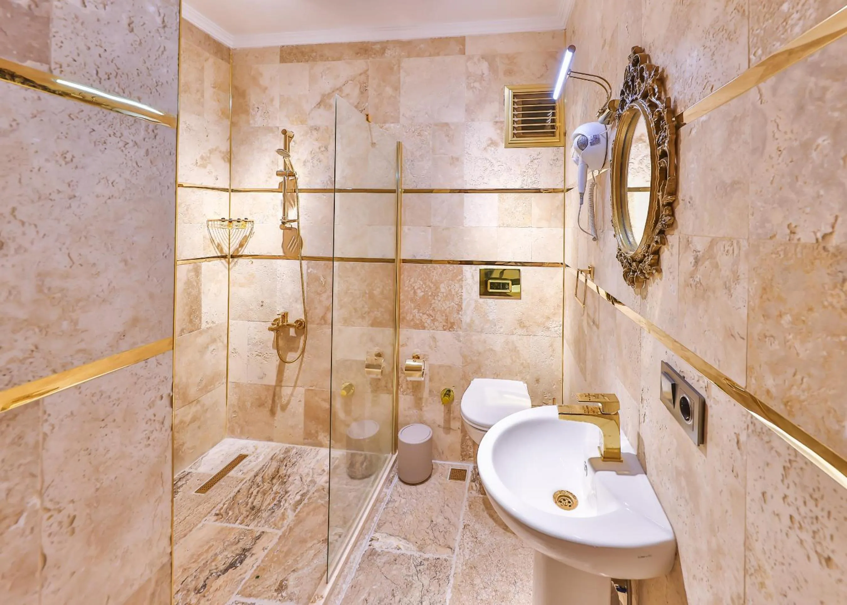Shower in Noble Crown Stone House Cappadocia