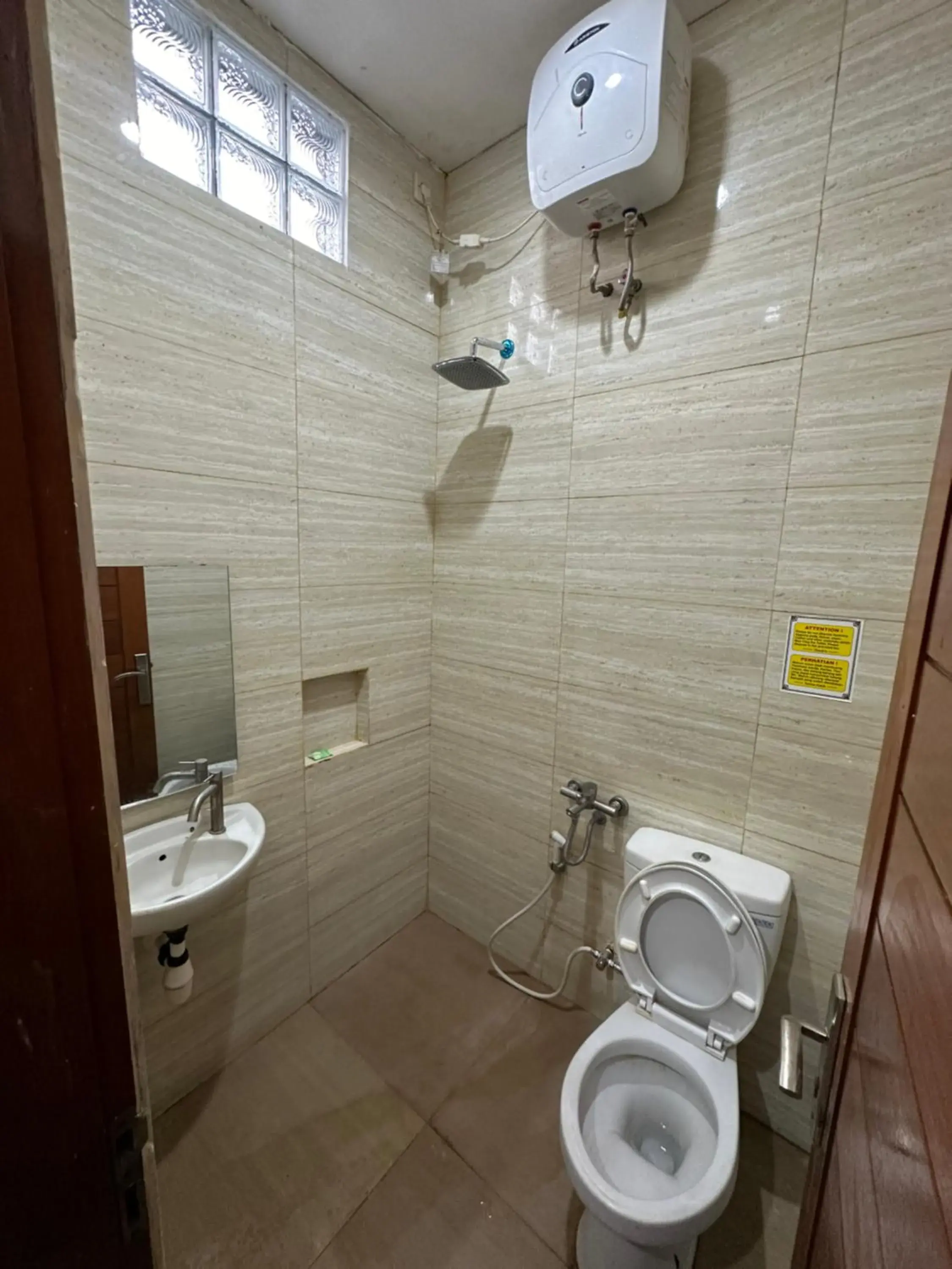 Deluxe Double Room in Kubu Alvian Guest House Deluxe Double Room in Kubu Alvian Guest House