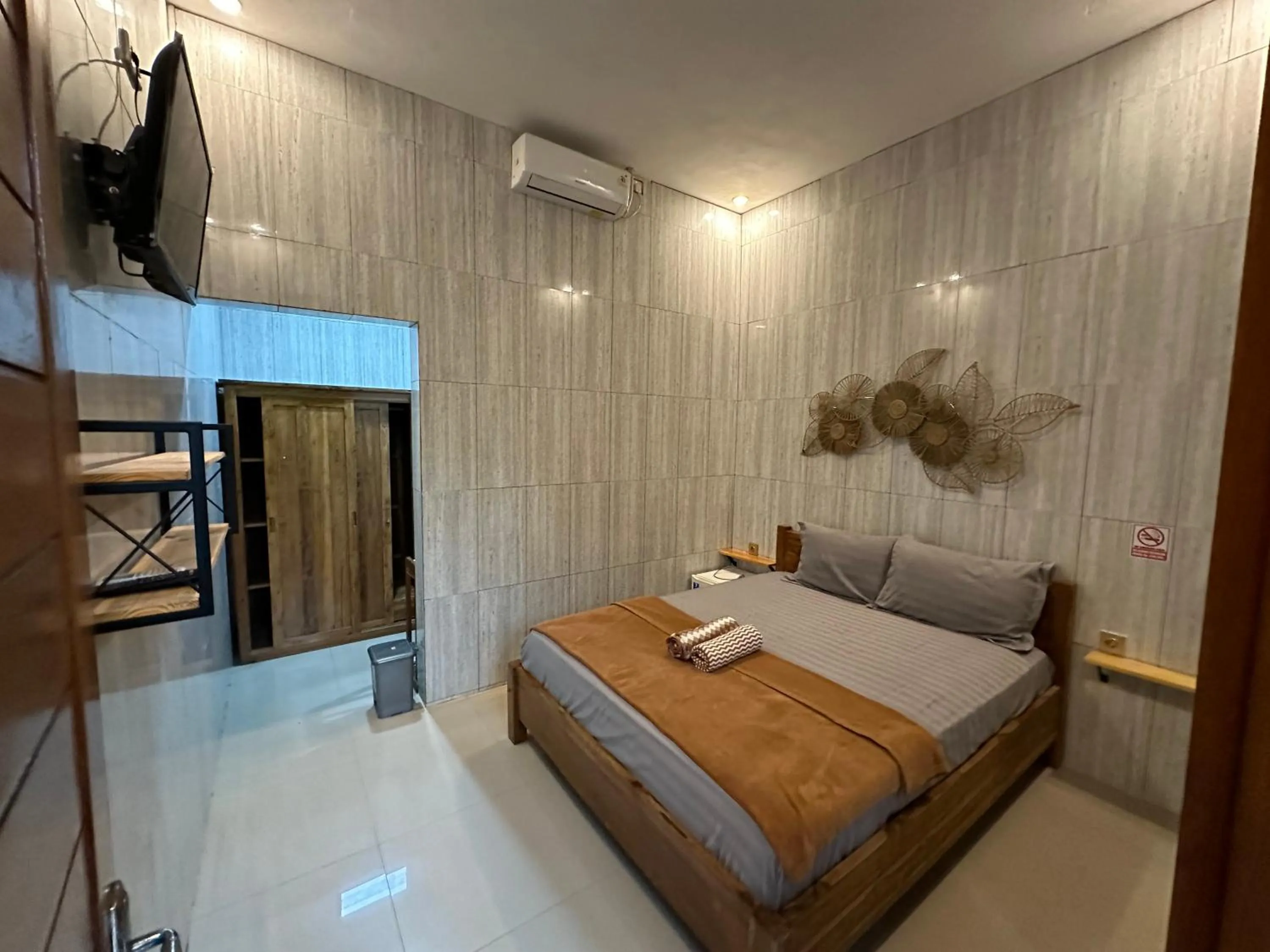 Bed in Kubu Alvian Guest House