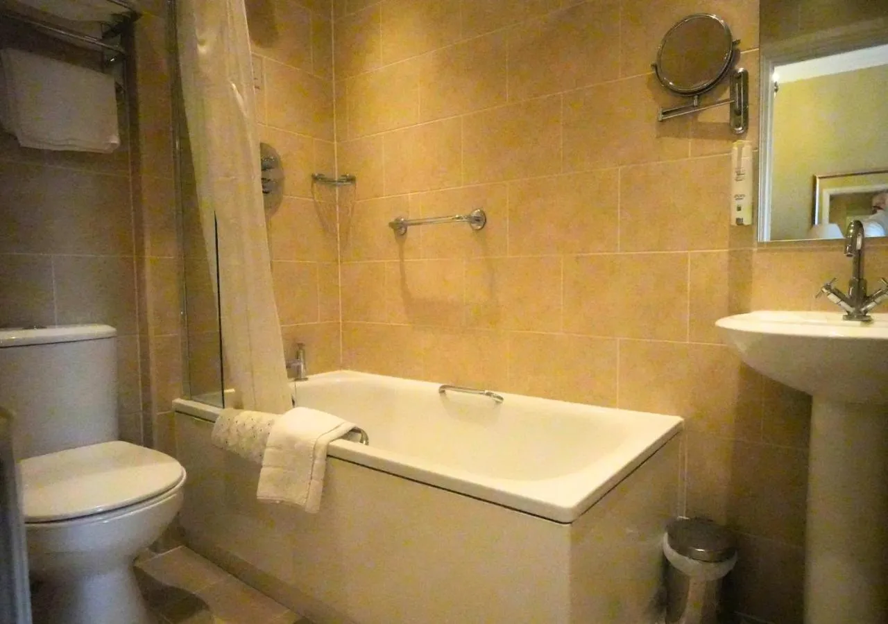 Bathroom in Grovefield House Hotel By Uno