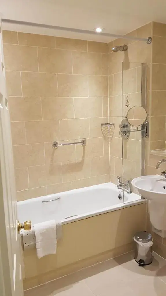 Bathroom in Grovefield House Hotel By Uno Bathroom in Grovefield House Hotel By Uno