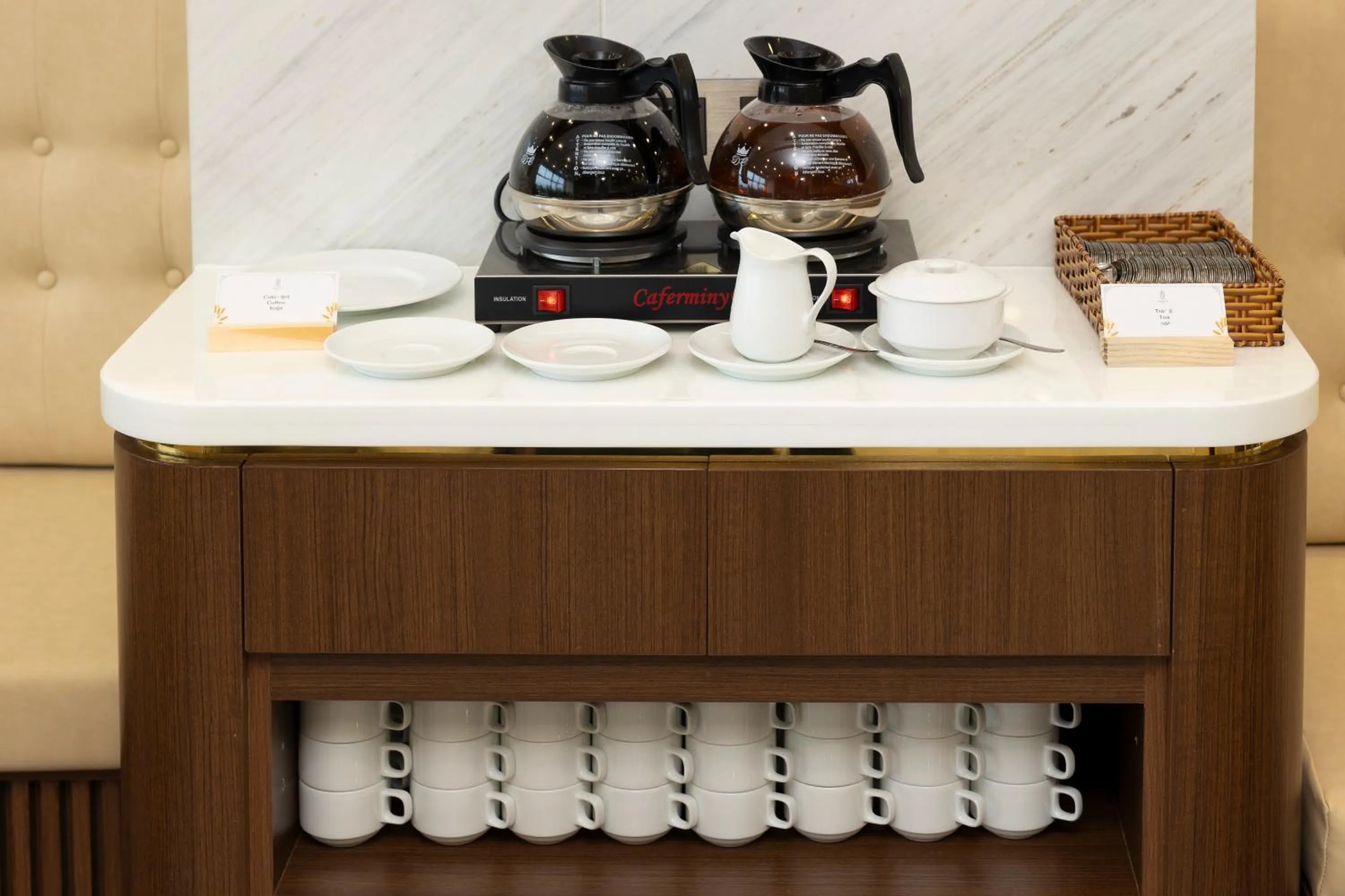 Coffee/tea facilities in Avari Hotel