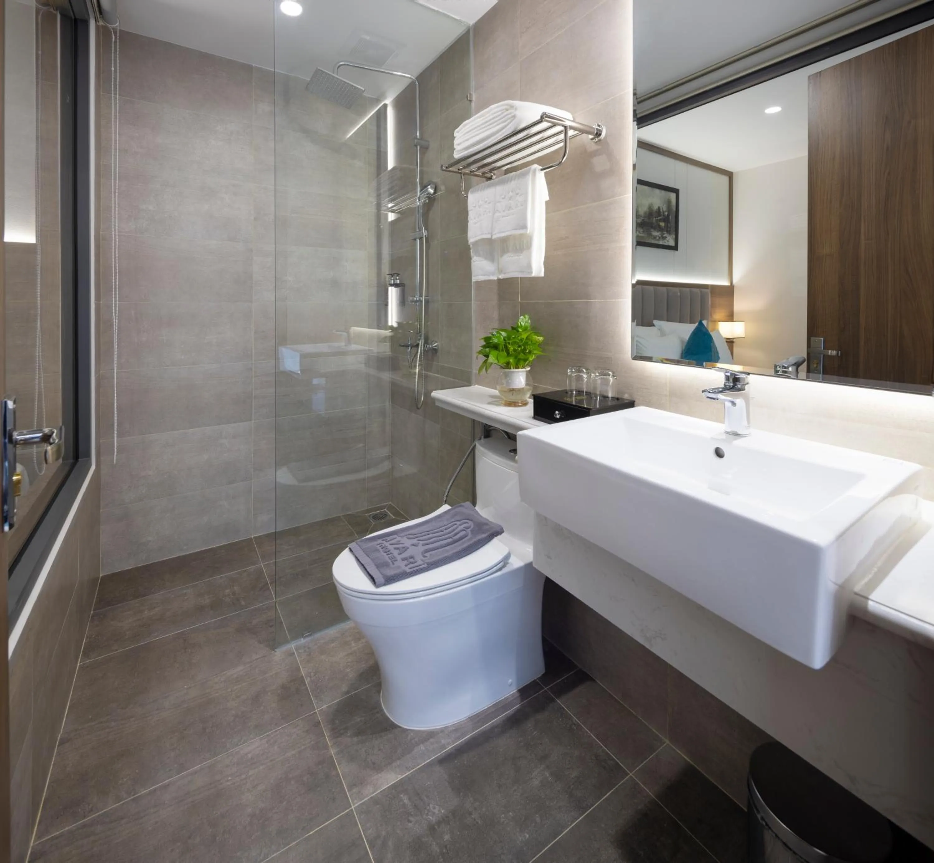 Shower in Avari Hotel