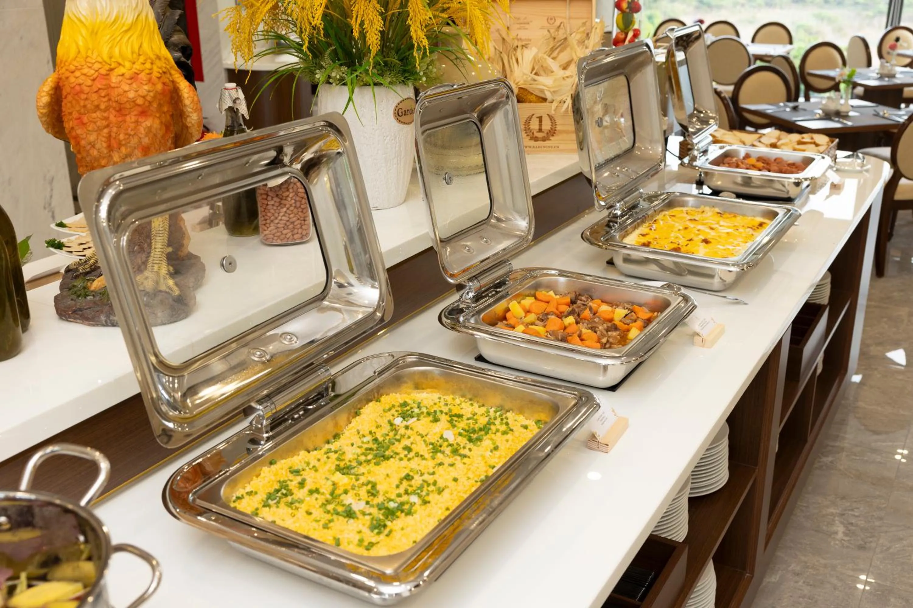 Buffet breakfast in Avari Hotel