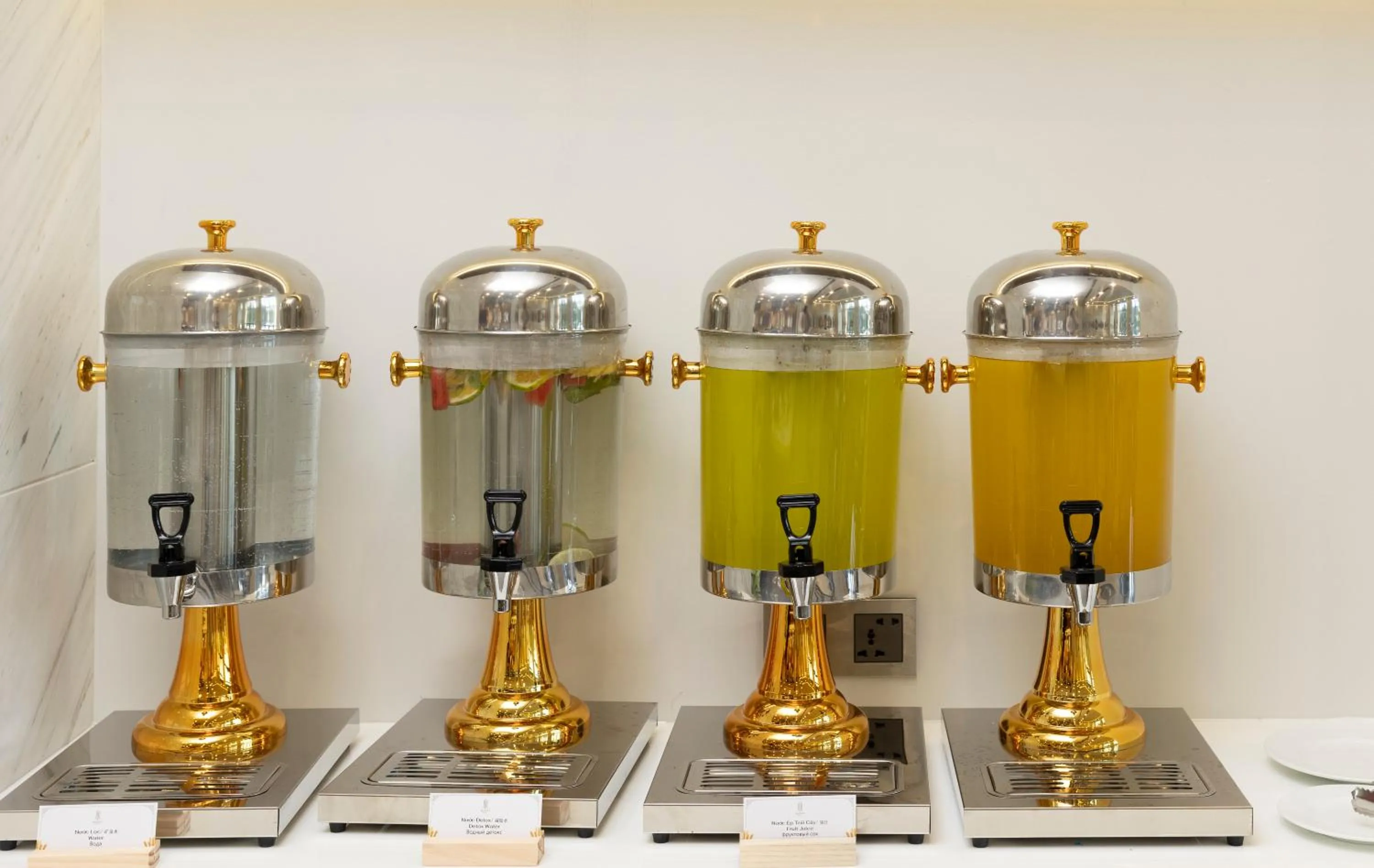 Coffee/tea facilities in Avari Hotel