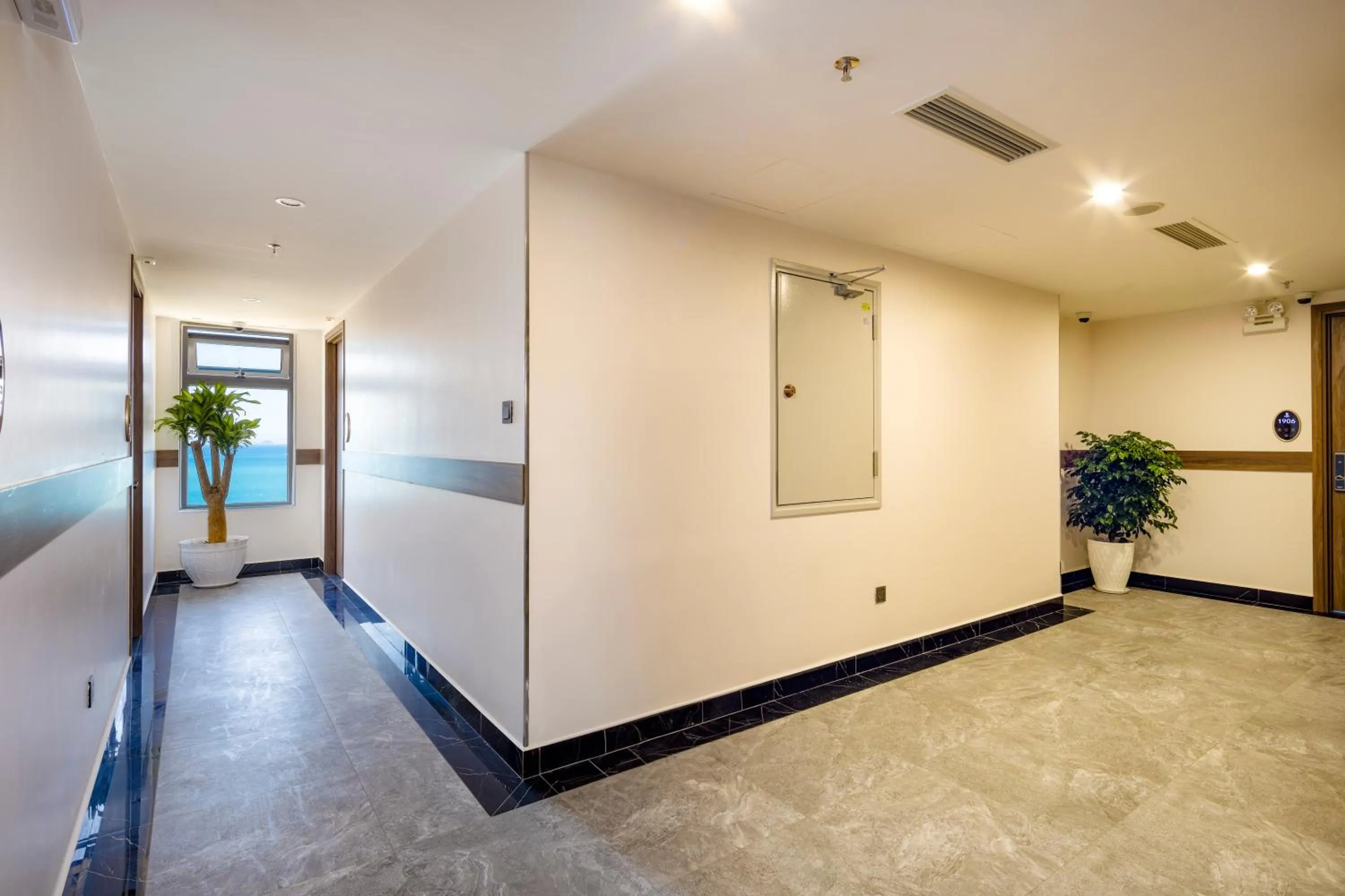 elevator in Avari Hotel