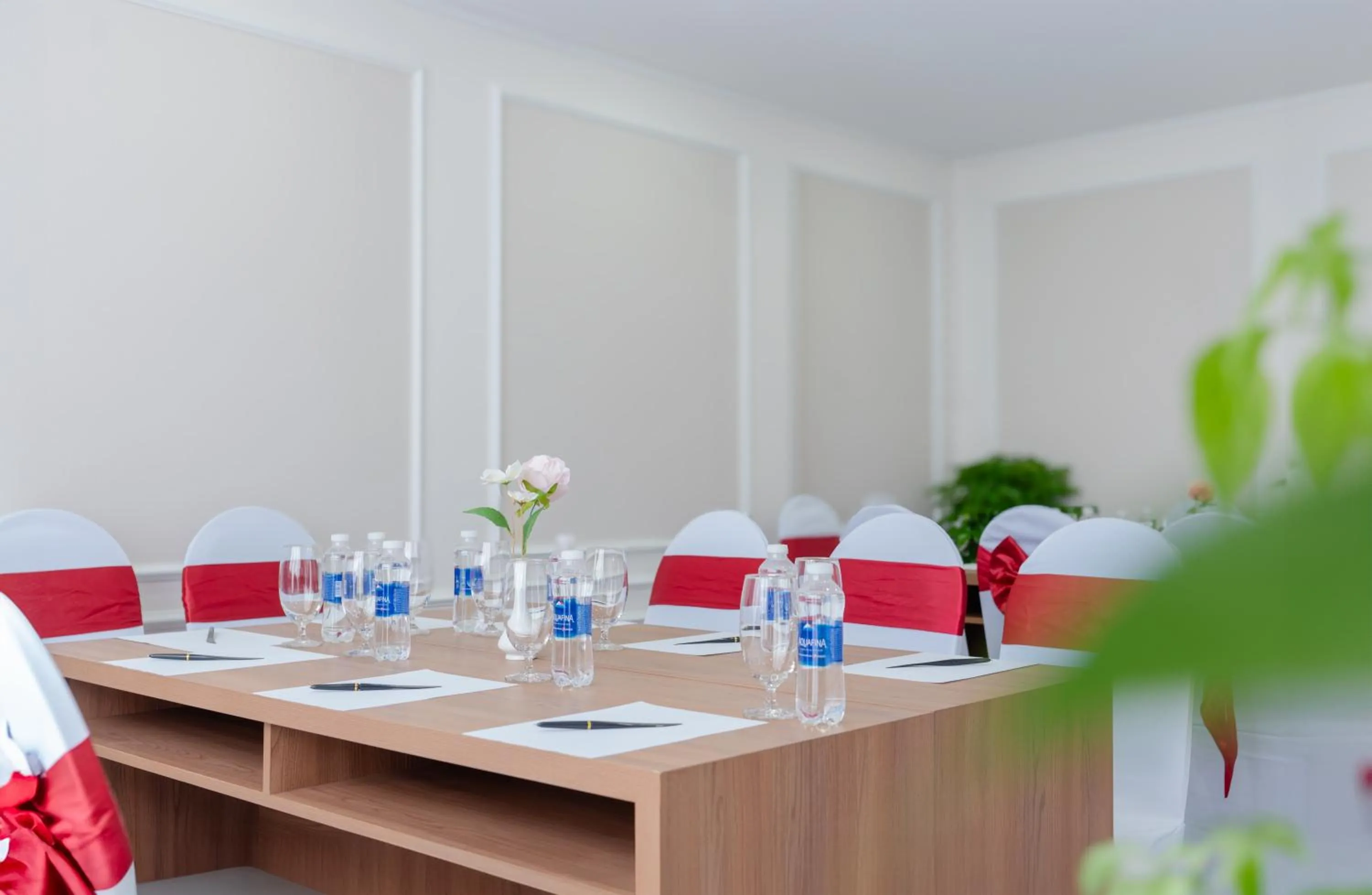 Dining area in Avari Hotel