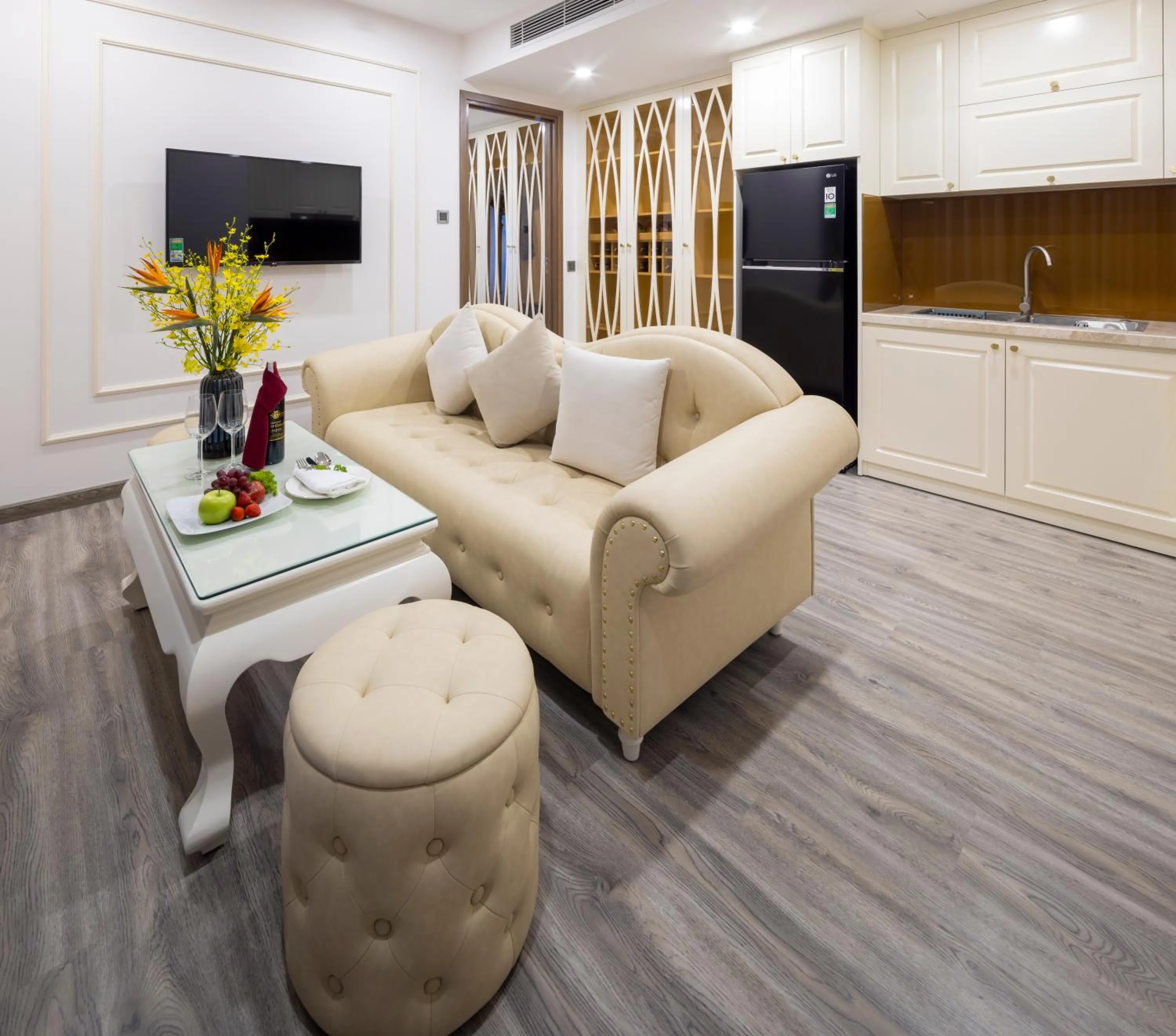 TV and multimedia in Avari Hotel