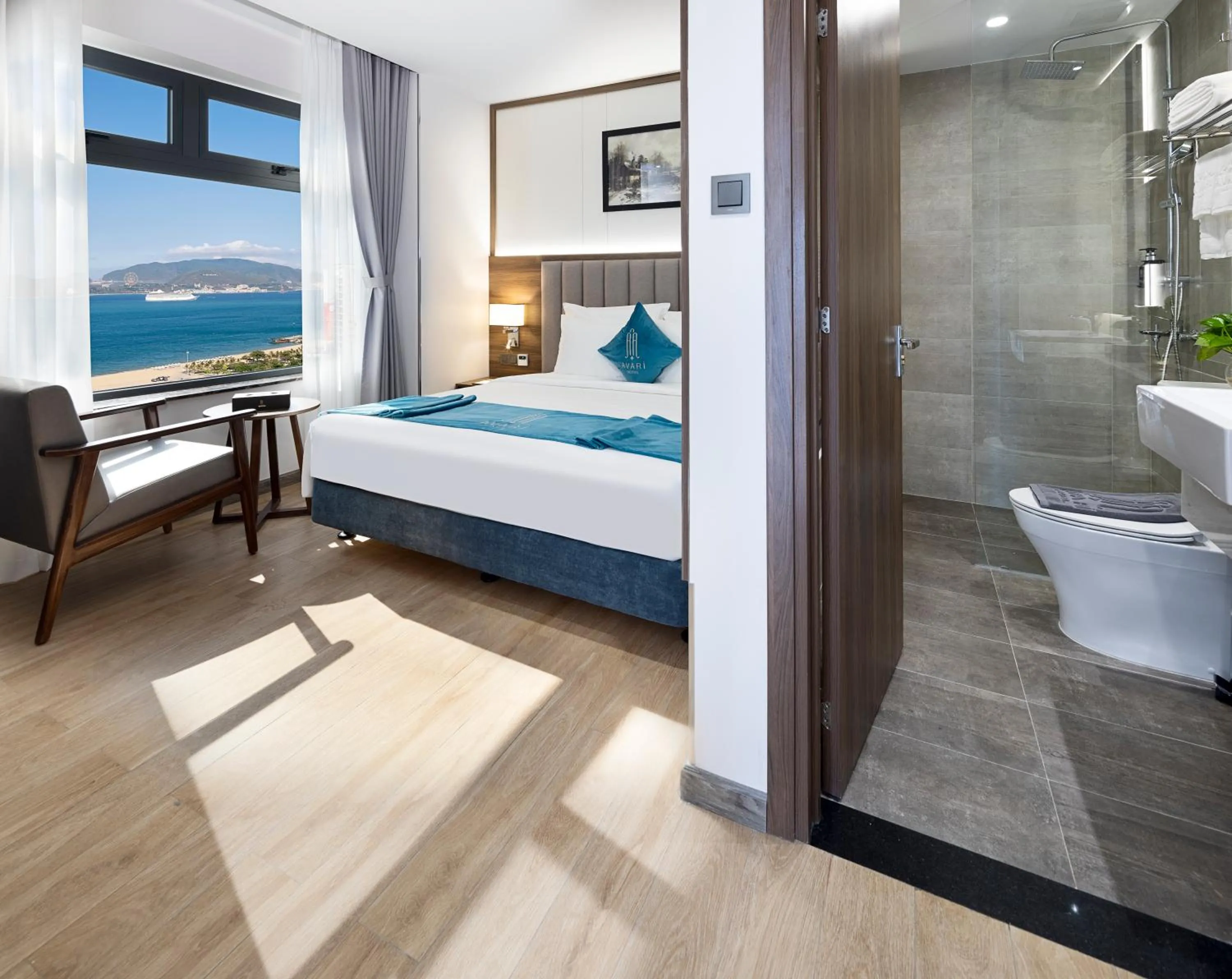 Toilet, Bed in Avari Hotel