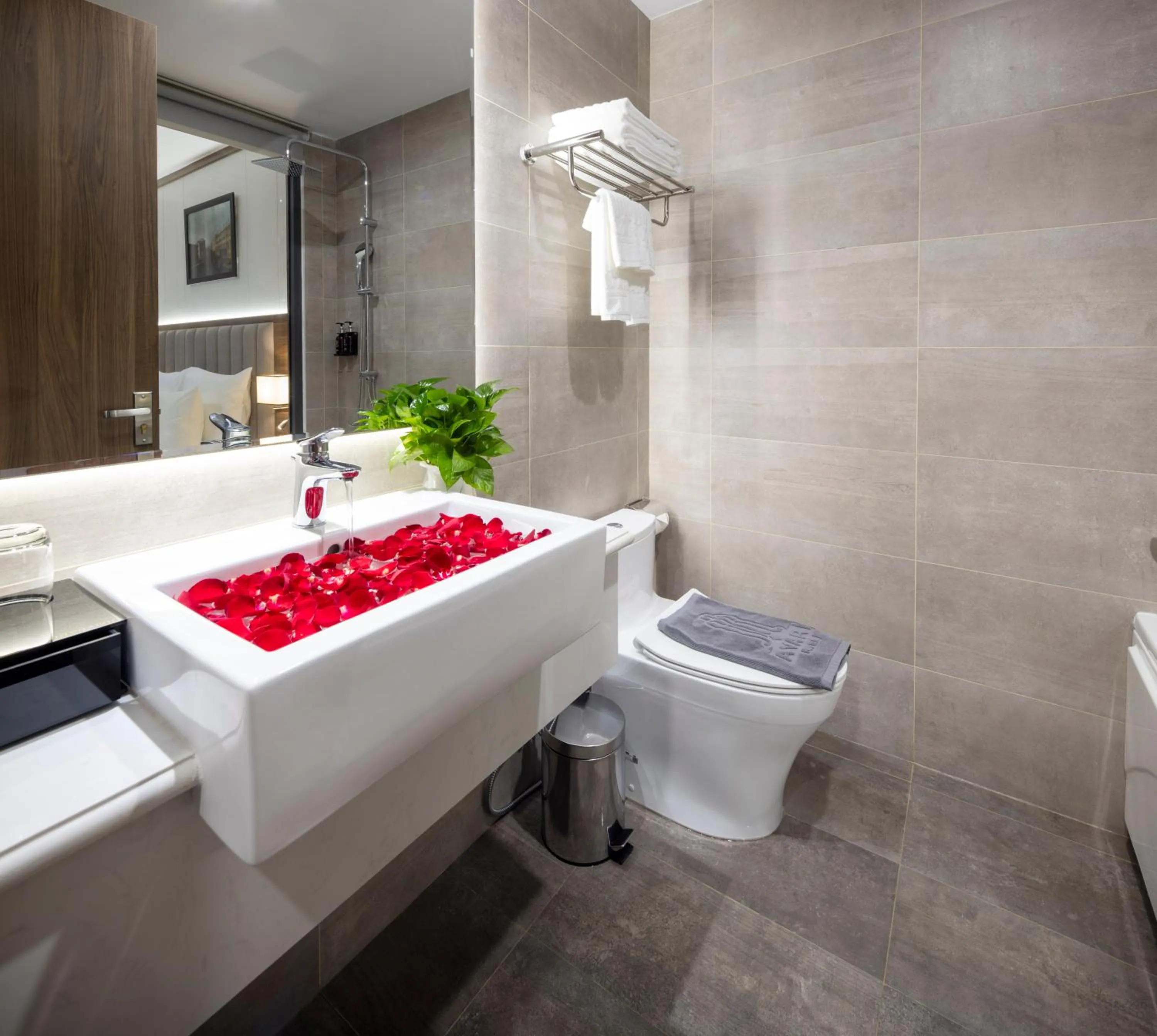 Toilet in Avari Hotel