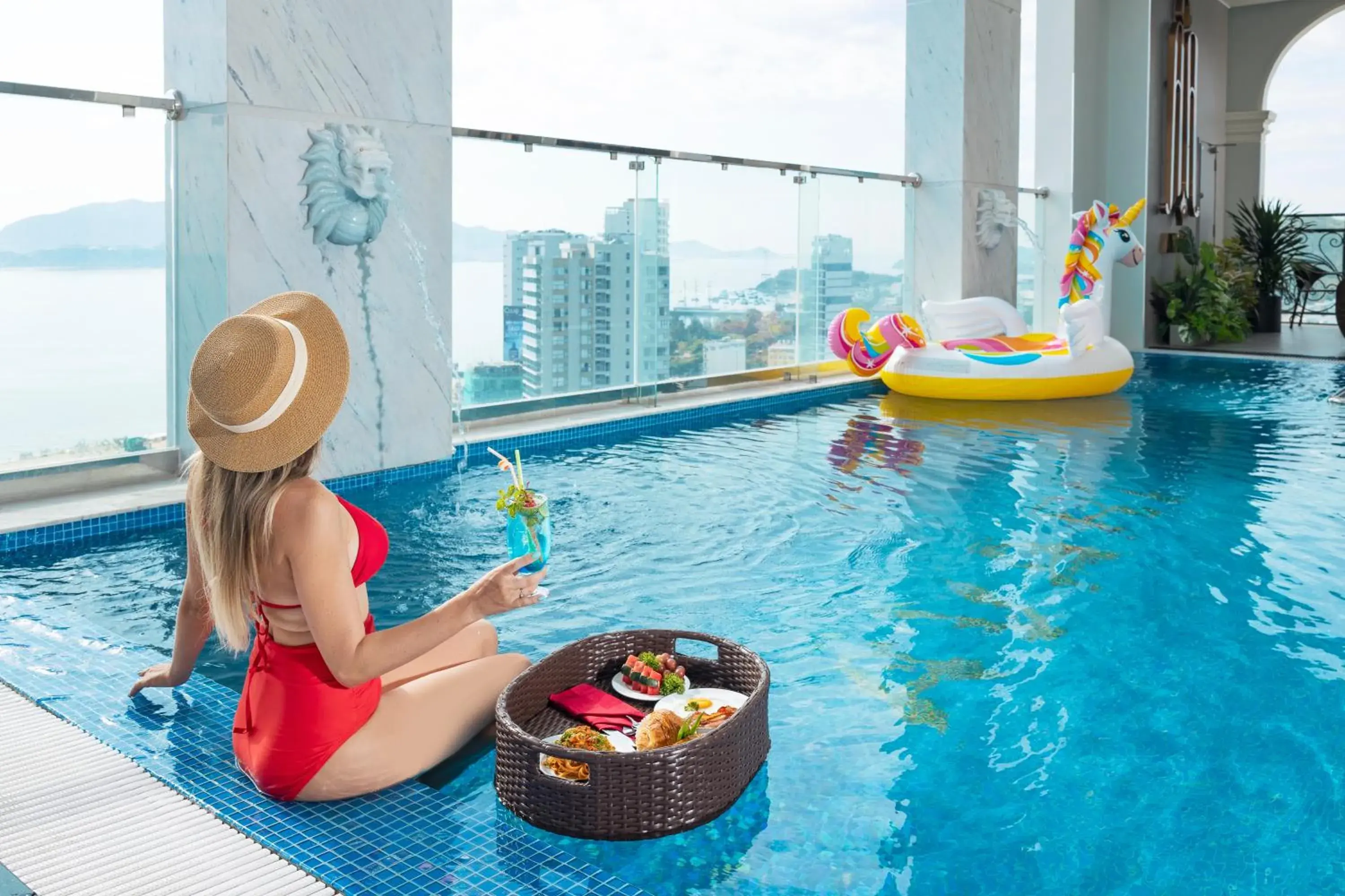 Swimming pool in Avari Hotel Swimming pool in Avari Hotel