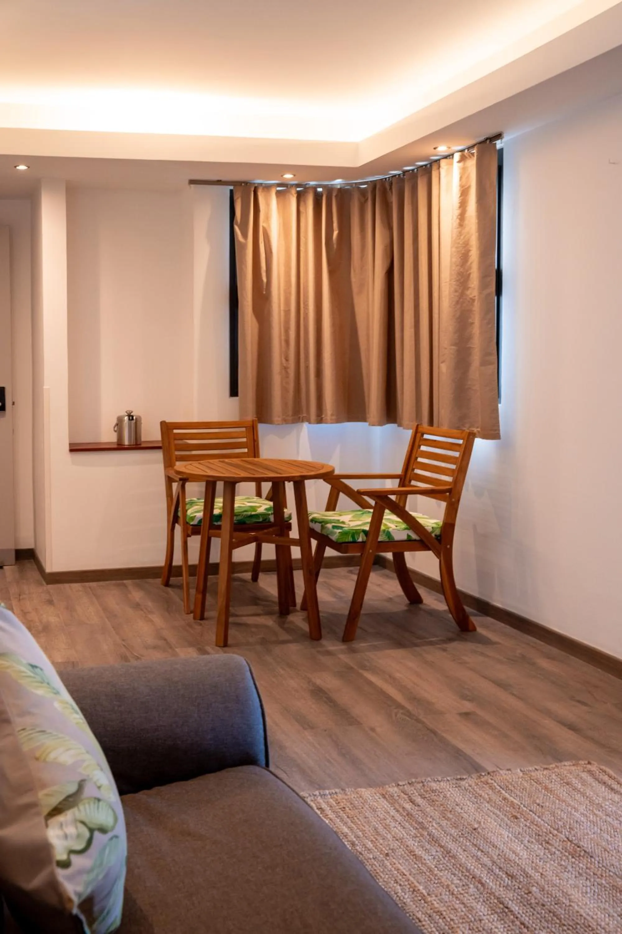 Seating area in Maitai Express Tahiti